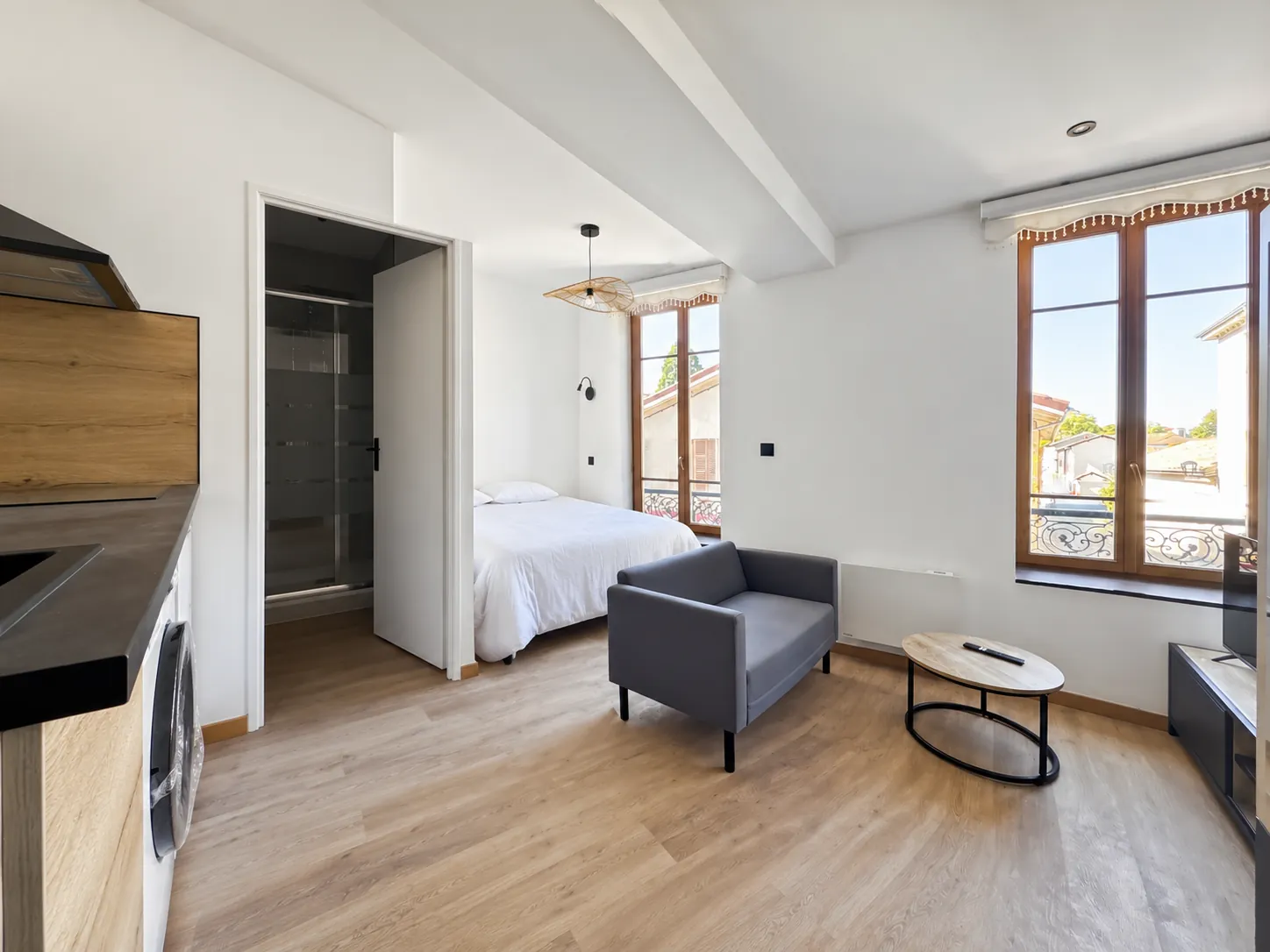 Studio entièrement rénové et meublé à Belleville-en-Beaujolais, idéal investissement