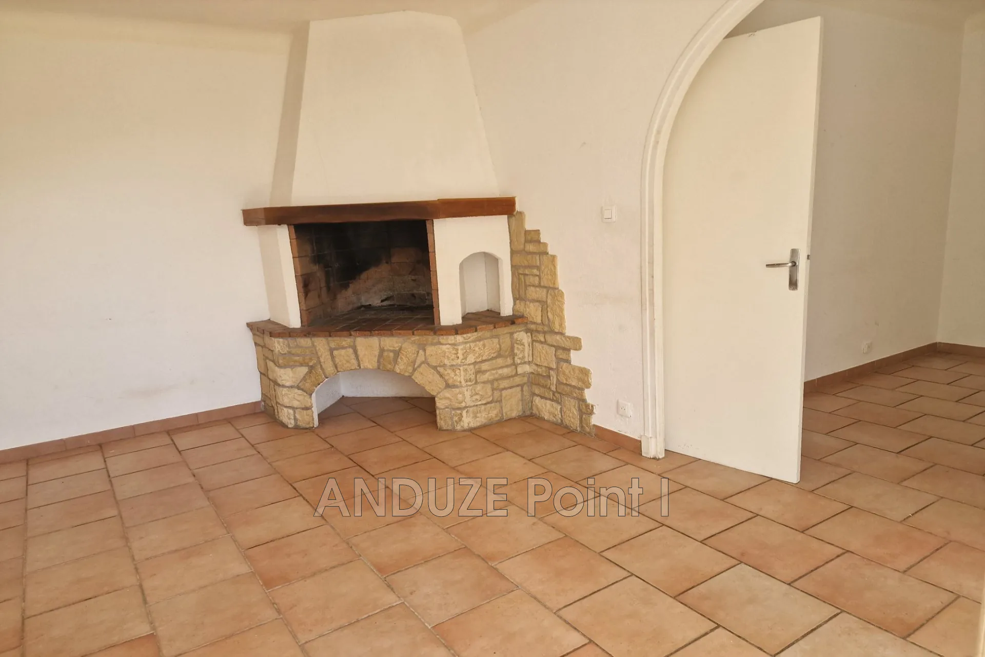 À vendre maison 6 pièces à Alès, confort et surface idéale 
