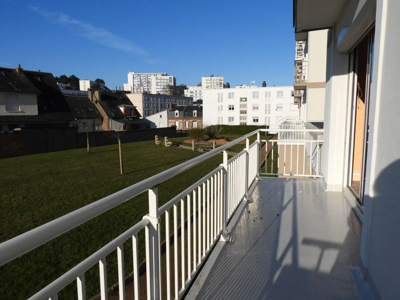 Appartement à vendre à Fecamp avec grand balcon et vue sur jardin