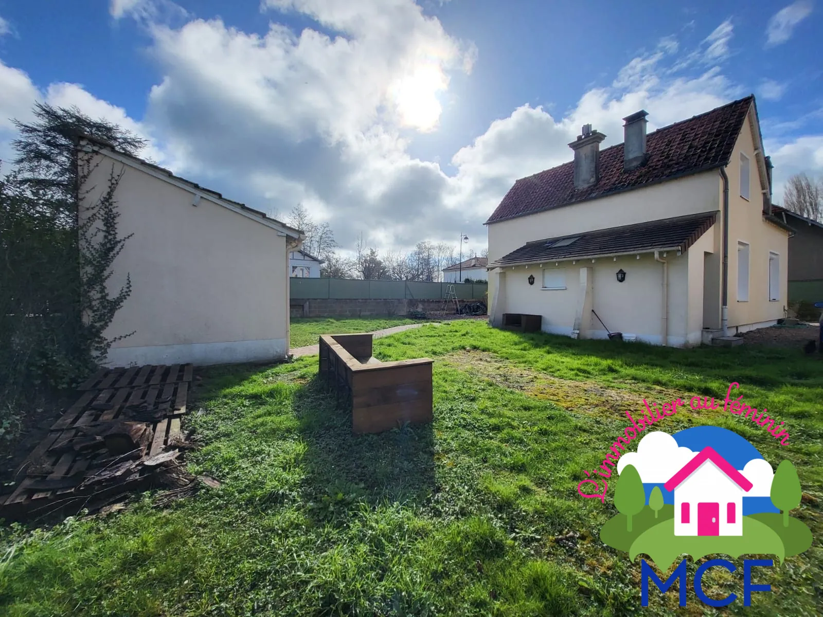 Maison ancienne de 74 m² avec jardin à Ivry-la-Bataille intégrant 2 chambres dont un bureau, secteur calme et verdoyant