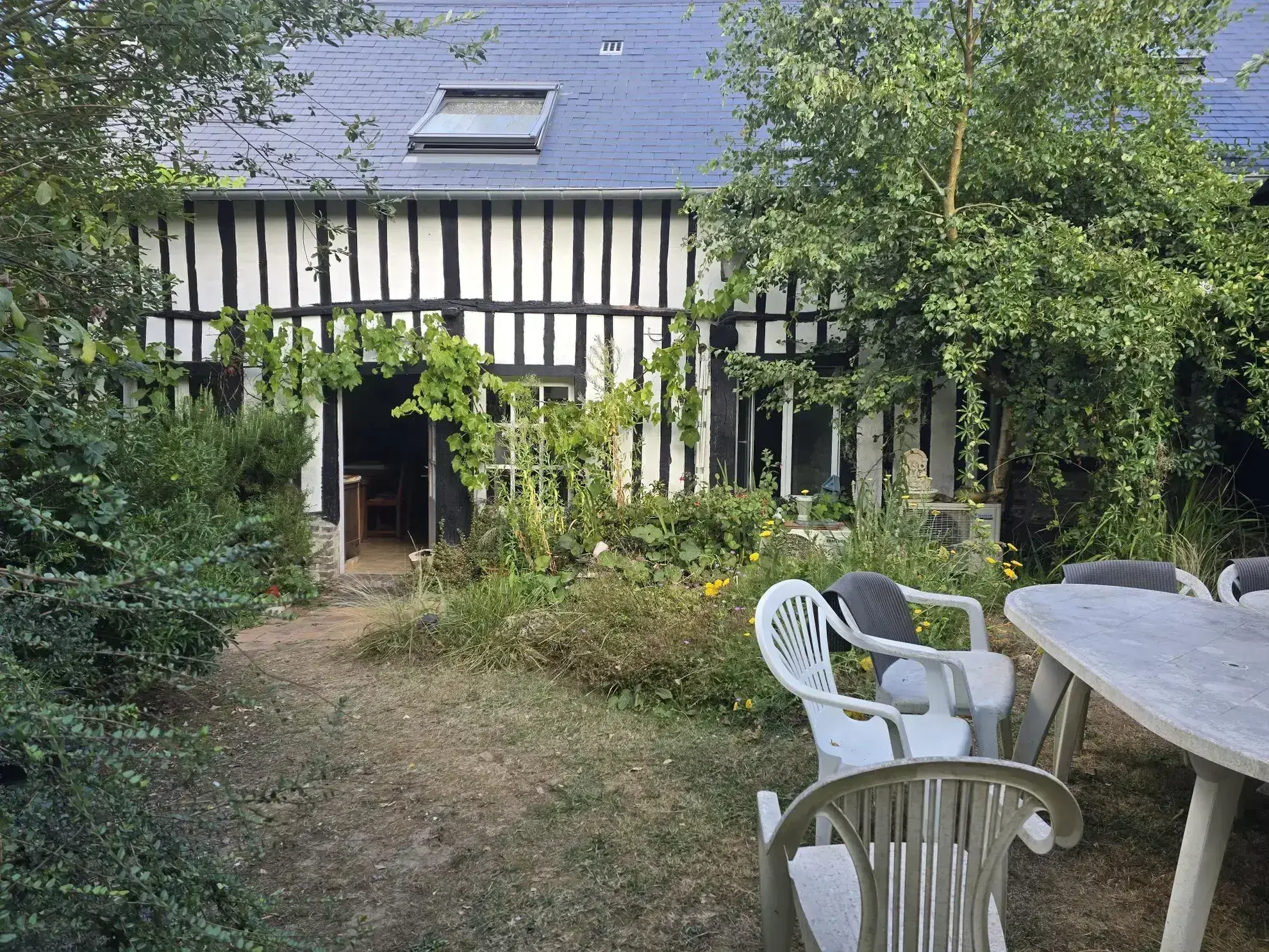 Maison en colombages à vendre proche des plages de Normandie - Charmante demeure familiale