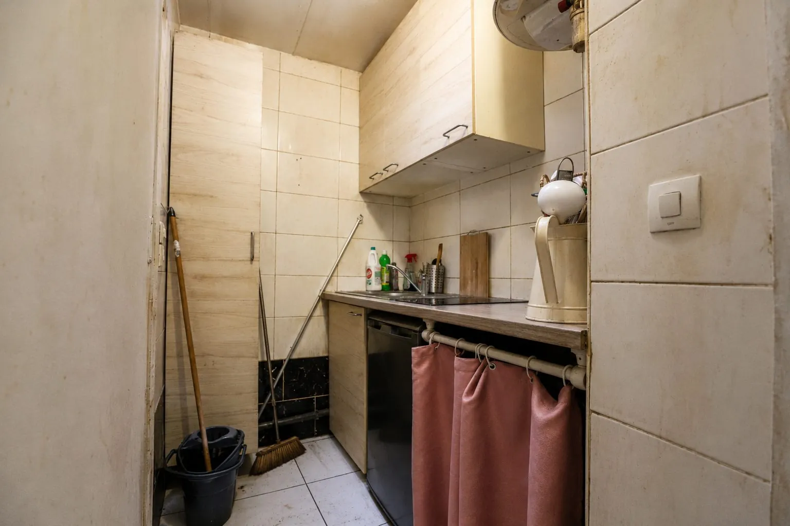 Studio à Montreuil proche métro Robespierre - 15,29 m² à rénover 