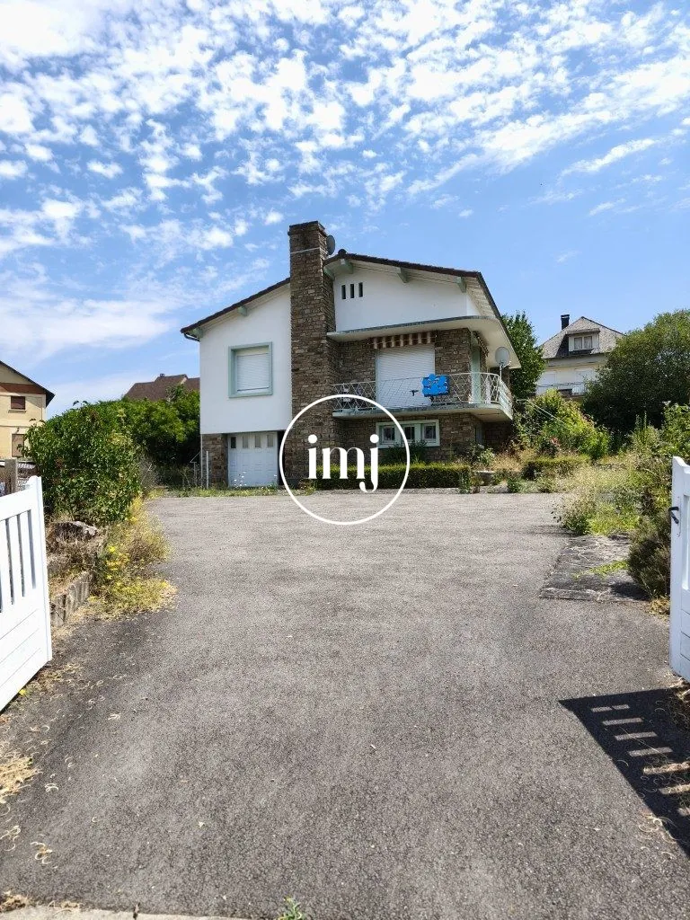 Maison avec 2 chambres, garage, jardin à Saint-Yrieix-la-Perche