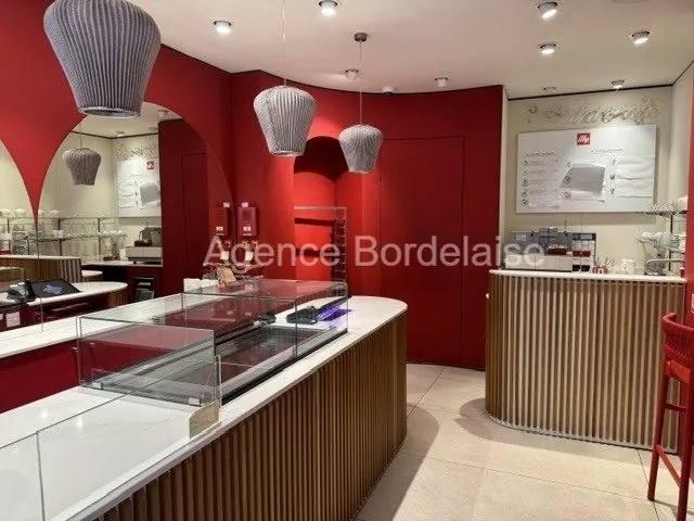 Fonds de commerce pâtisserie et traiteur à Bordeaux centre - 27 m² à reprendre