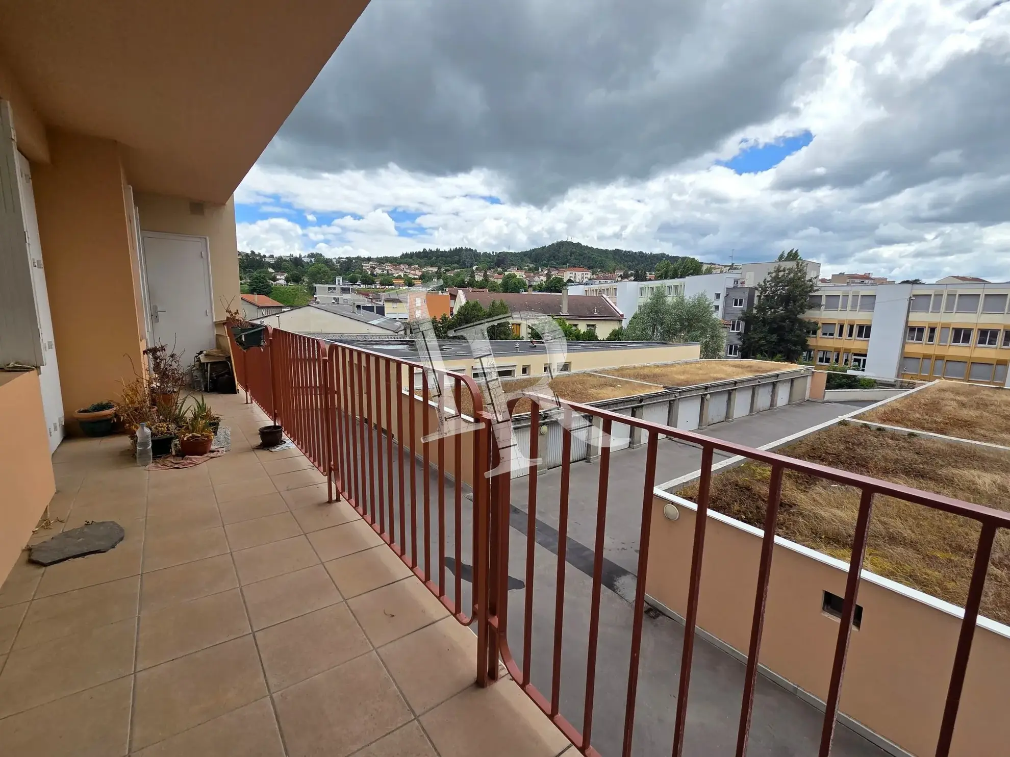 Appartement T4 avec balcon, garage et cave à Le Puy-en-Velay
