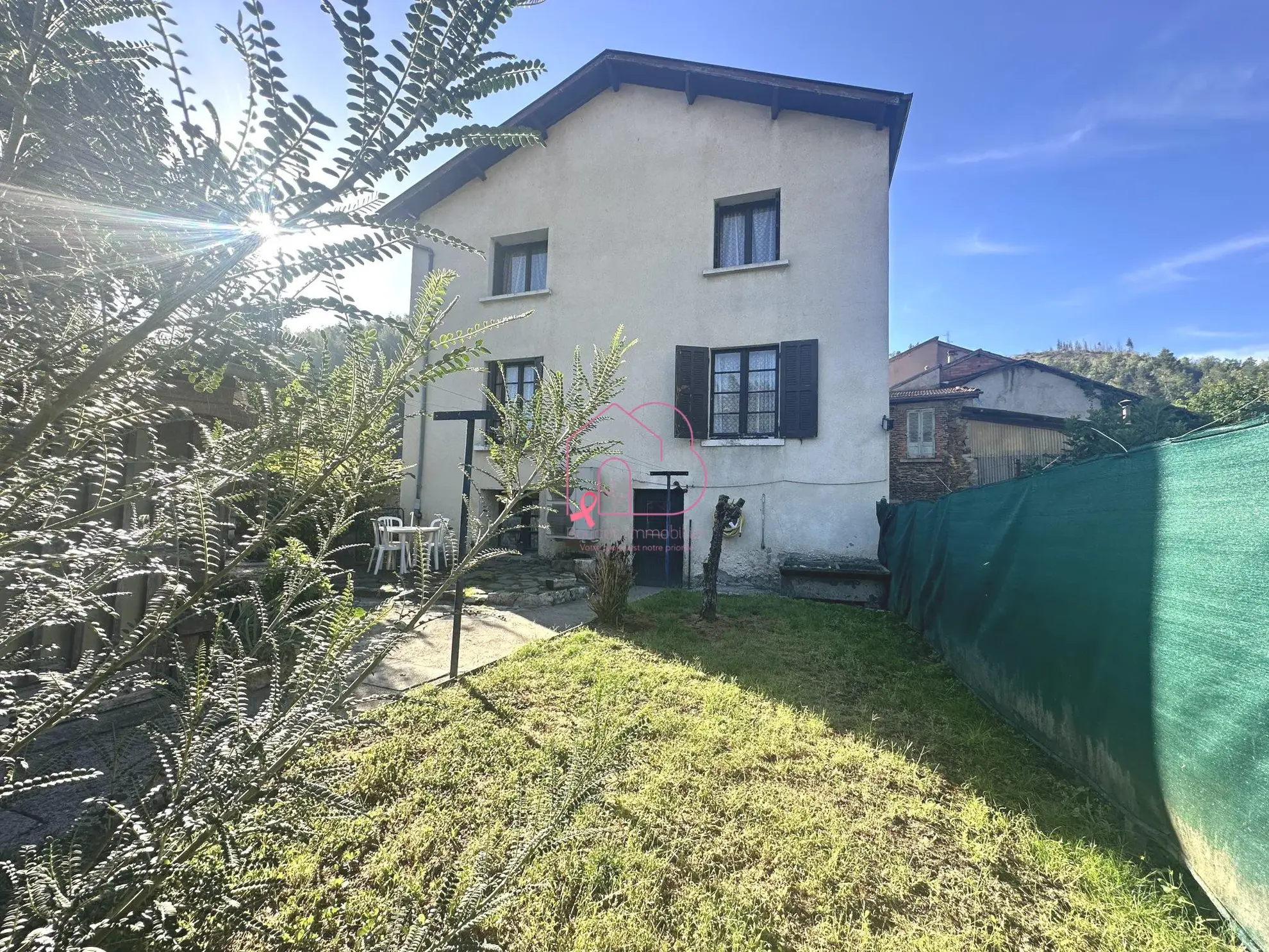Maison de 129 m² divisible en 2 appartements avec terrasse et jardin à Viviez