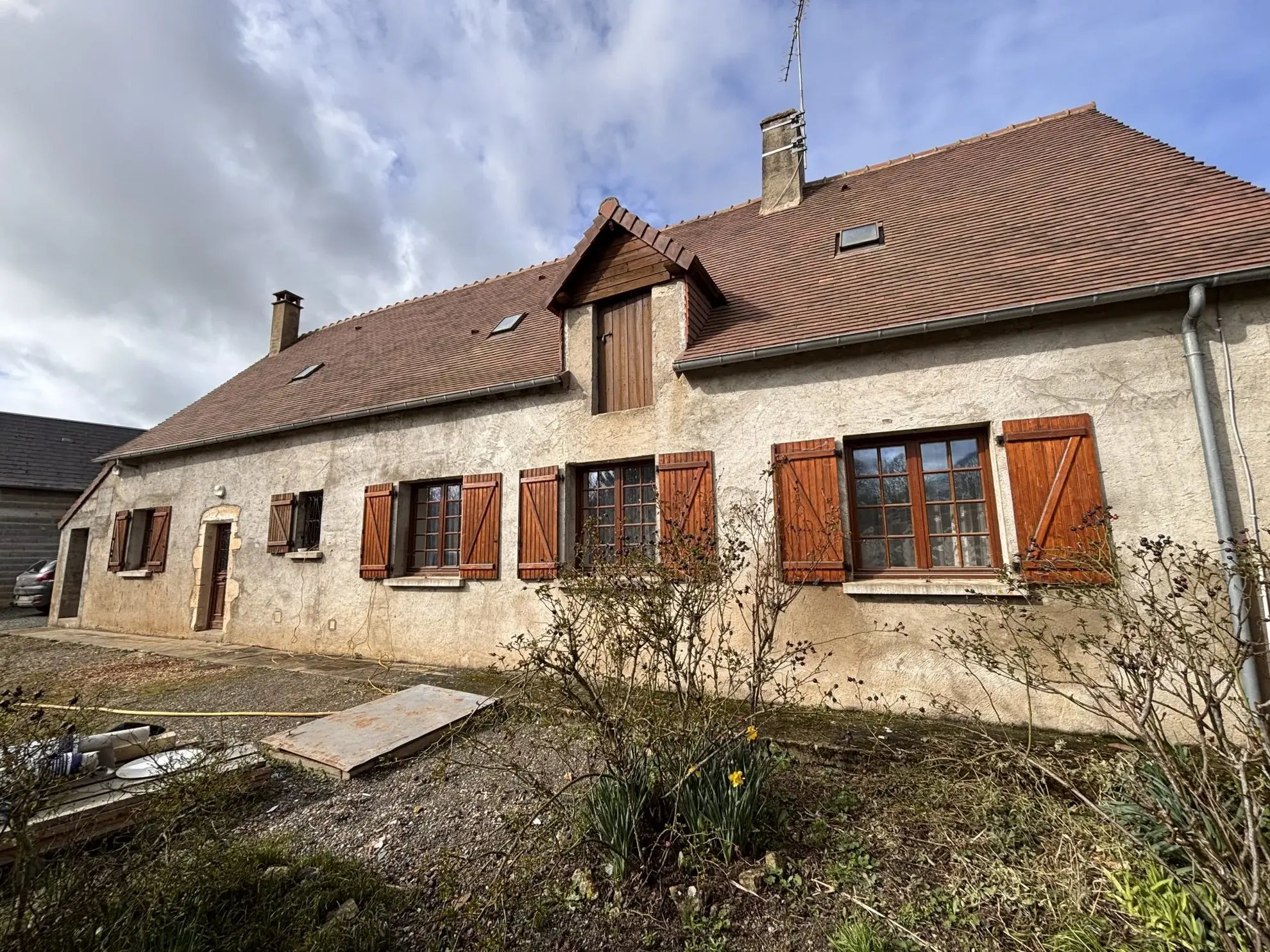Maison familiale à vendre à Conlie - 100 m² avec Jardin et Vue sur Parc