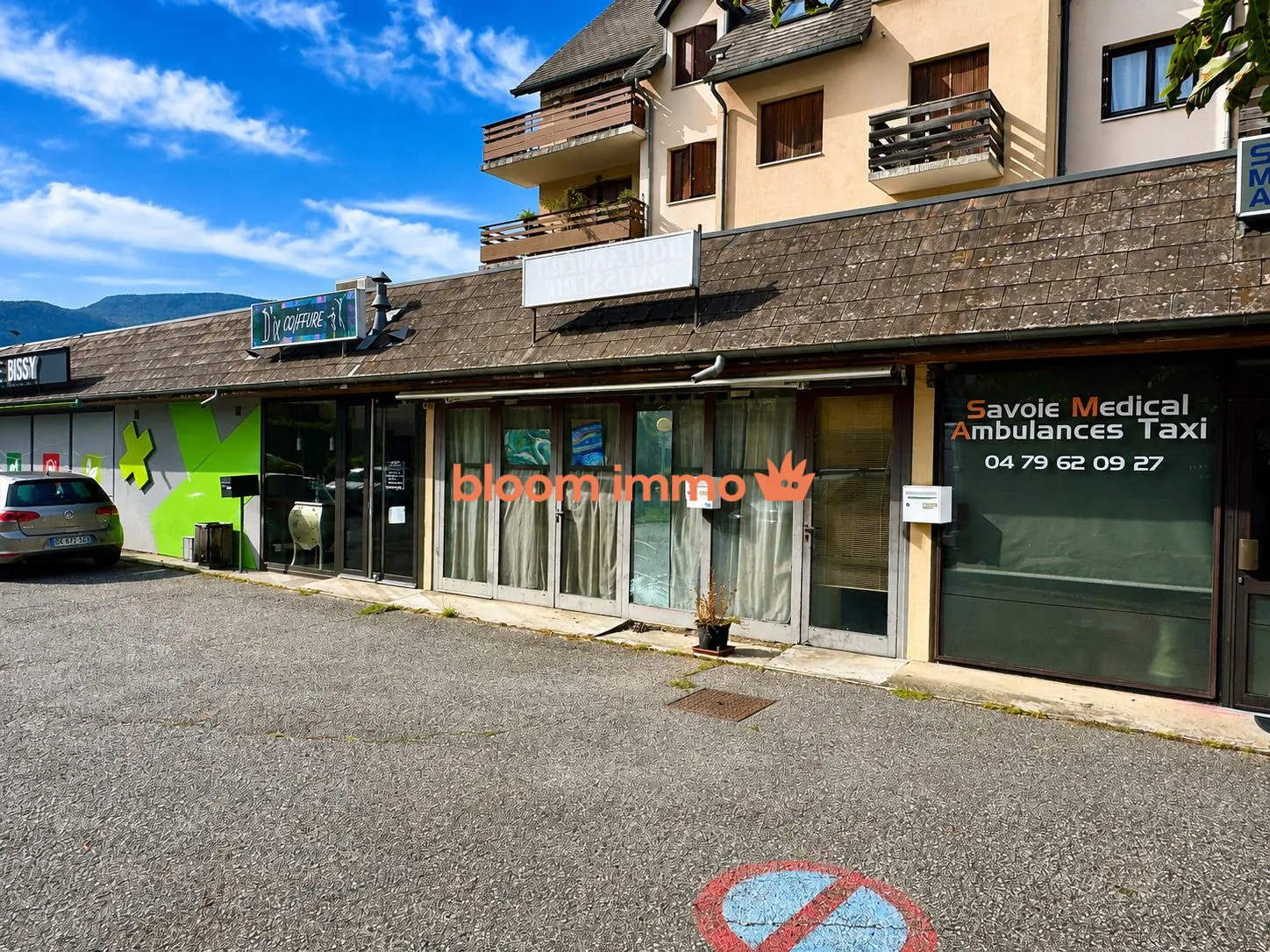 Local commercial à Chambéry de 50 m² avec grand parking et possibilité de rénovation