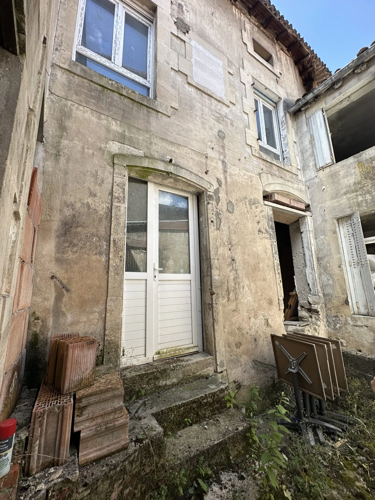 Maison à vendre à Ligny-en-Barrois avec grand potentiel de rénovation 
