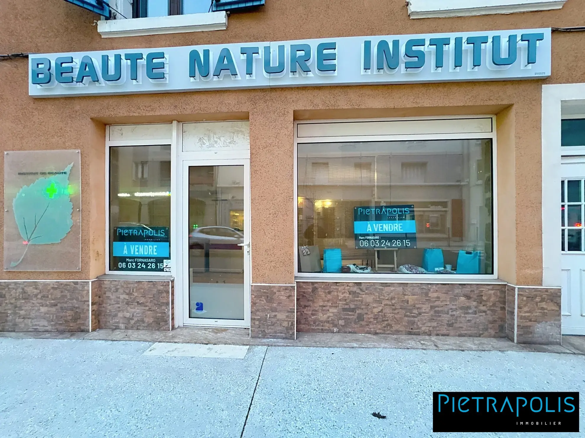 Murs commerciaux de 95 m² à vendre au centre de Bourg-de-Péage