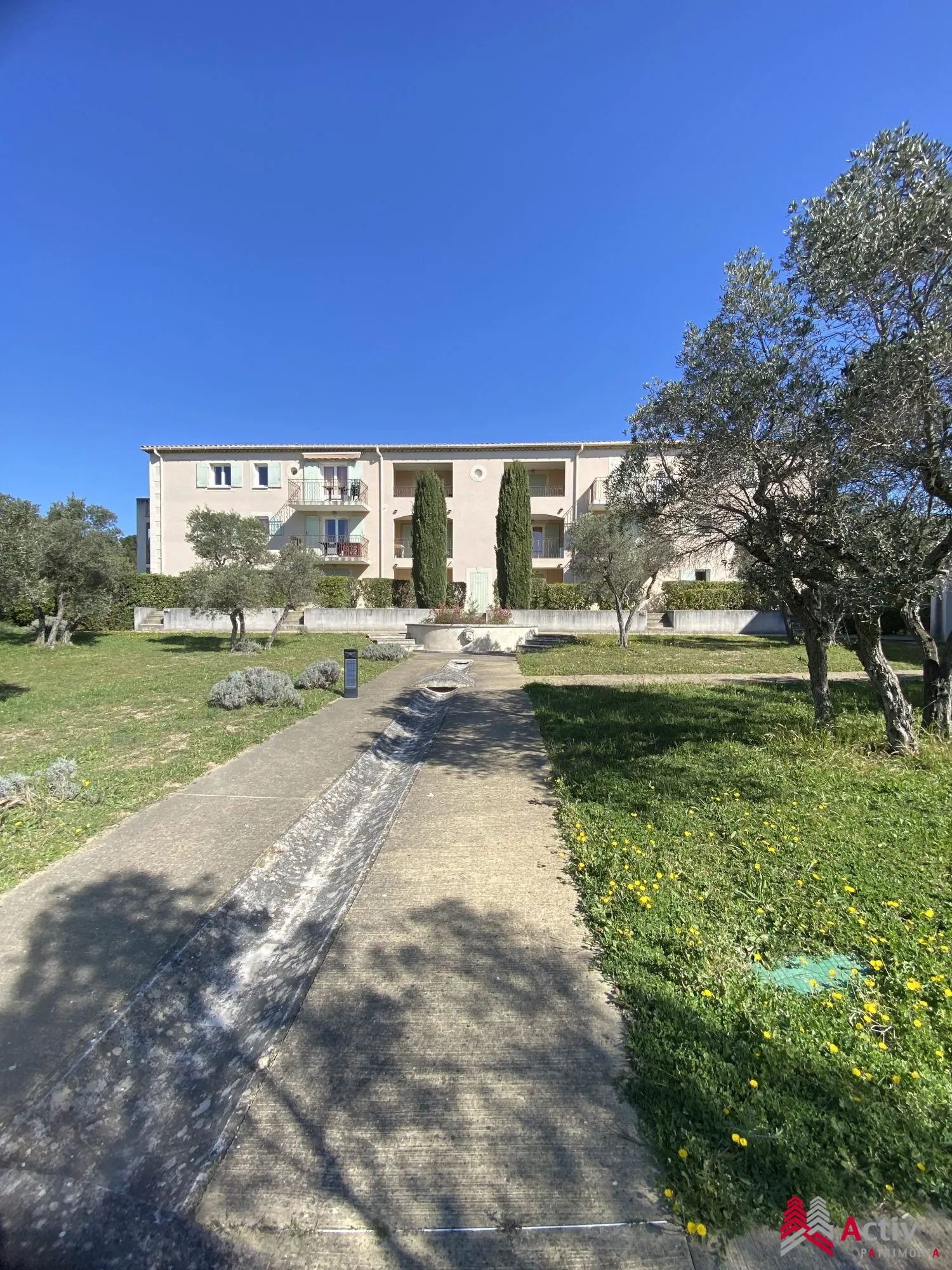 Appartement T2 meublé avec piscine et terrasse à Paradou dans les Alpilles