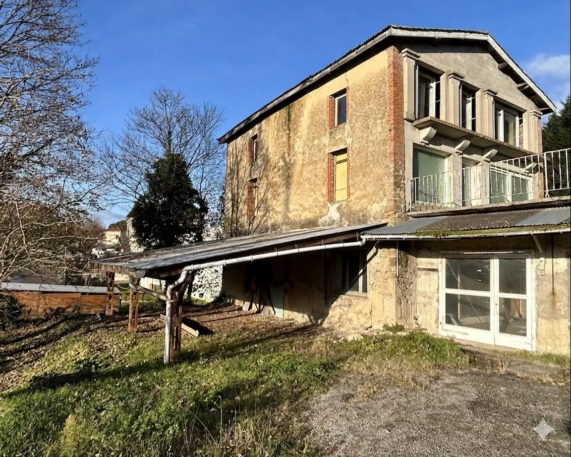 À vendre à Margès : plateau à aménager avec jardin, garage et toiture neuve