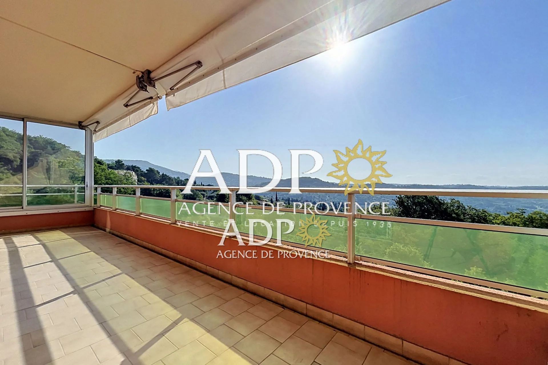 Charmant appartement 3 pièces avec terrasse à Grasse, vue en sud