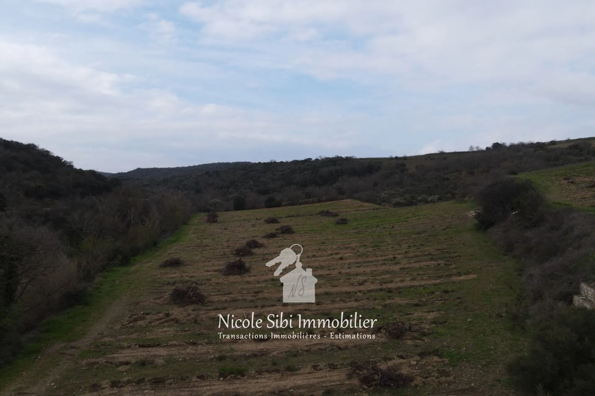 Terrain agricole à vendre à Montner avec vue panoramique et accès facilité