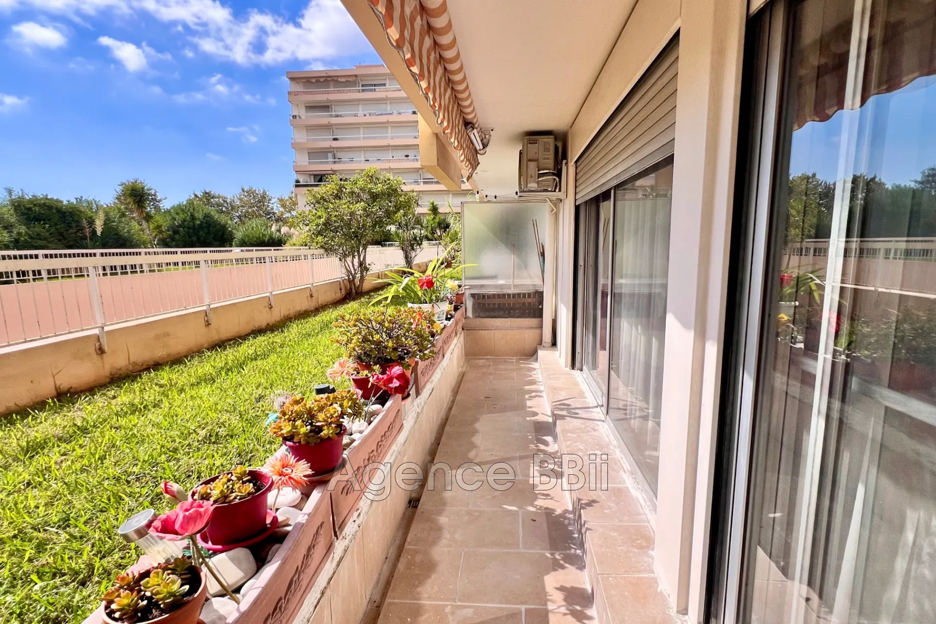 A vendre appartement 3 pièces à Nice Saint-Roch avec balcon et garage