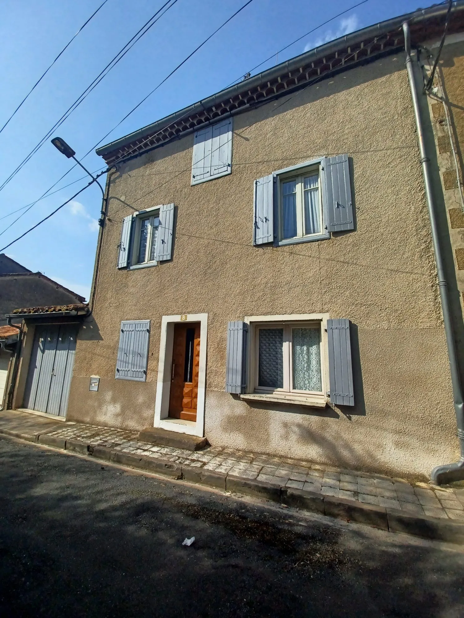Maison T4 à Realmnt avec jardin, garage, à rénover - Potentiel élevé