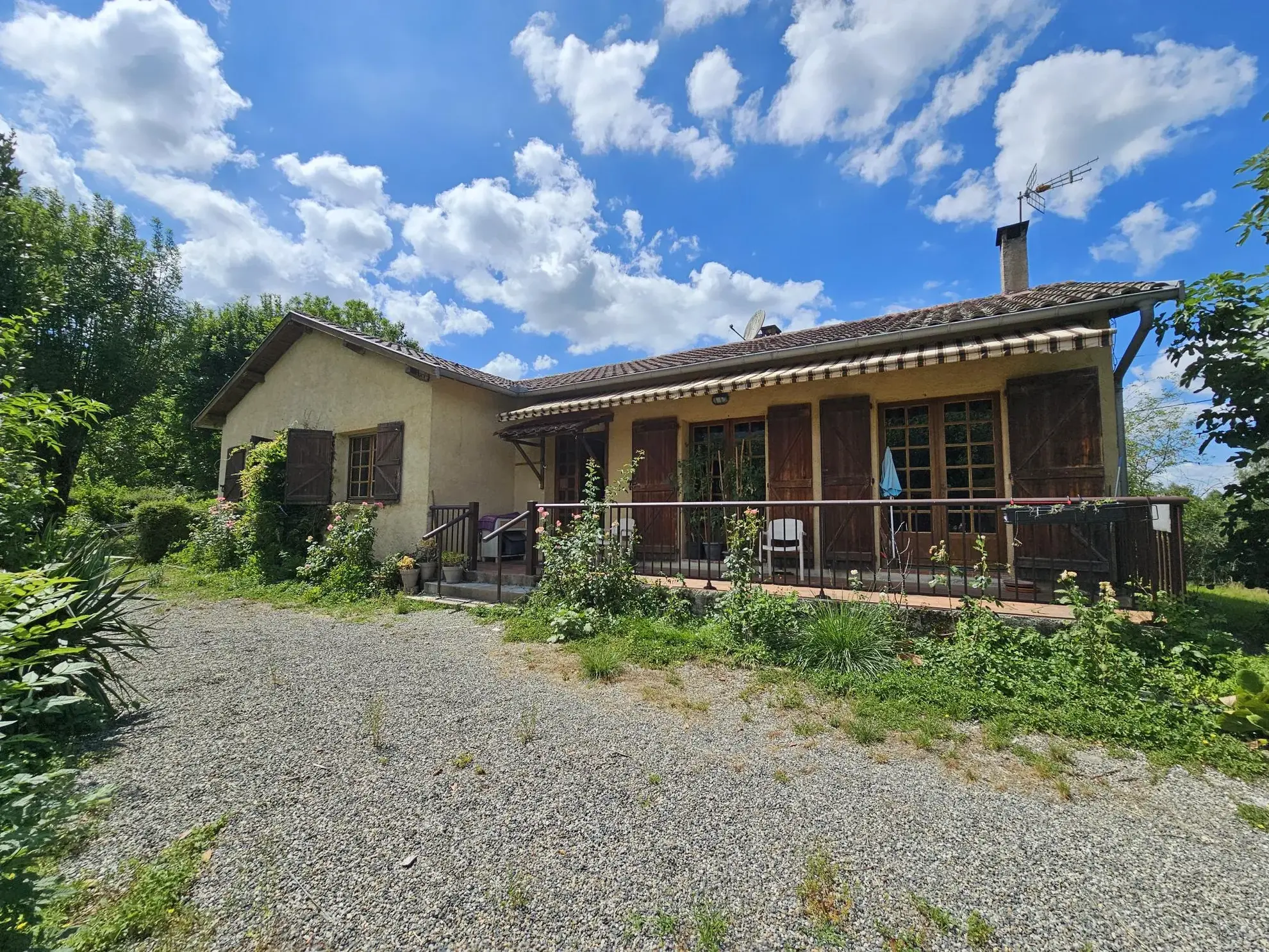 Maison de plain-pied à Chein-Dessus avec vue sur les montagnes et terrain arboré