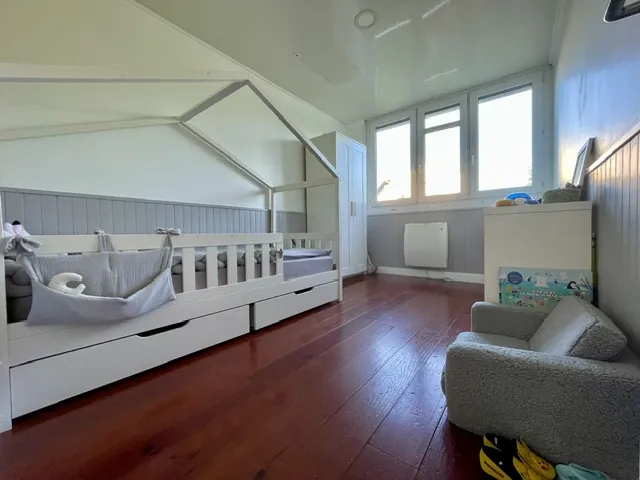 Appartement T6 lumineux avec garage et balcon à Carbon Blanc