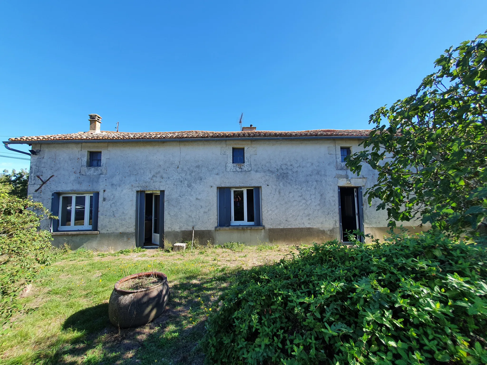Longère Poitevine à rénover avec grand jardin et potentiel d'agrandissement à Boivre-la-Vallée