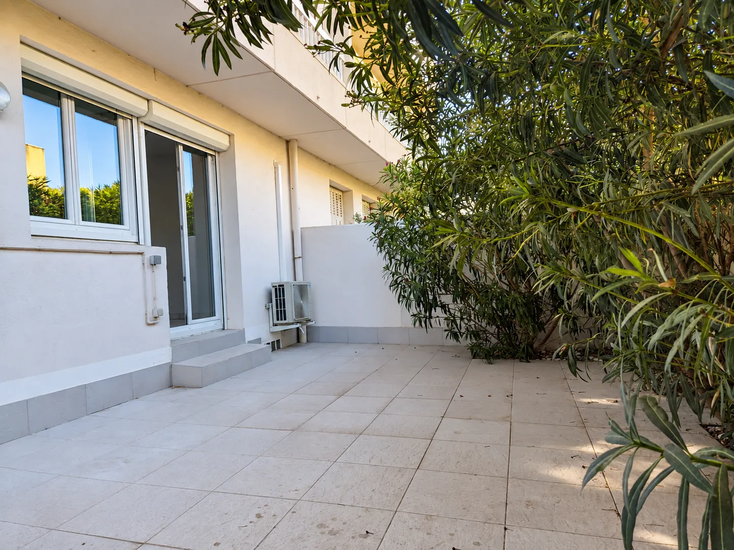 Appartement T3 en Rez-de-Jardin à Marignane avec Cave et Extérieur