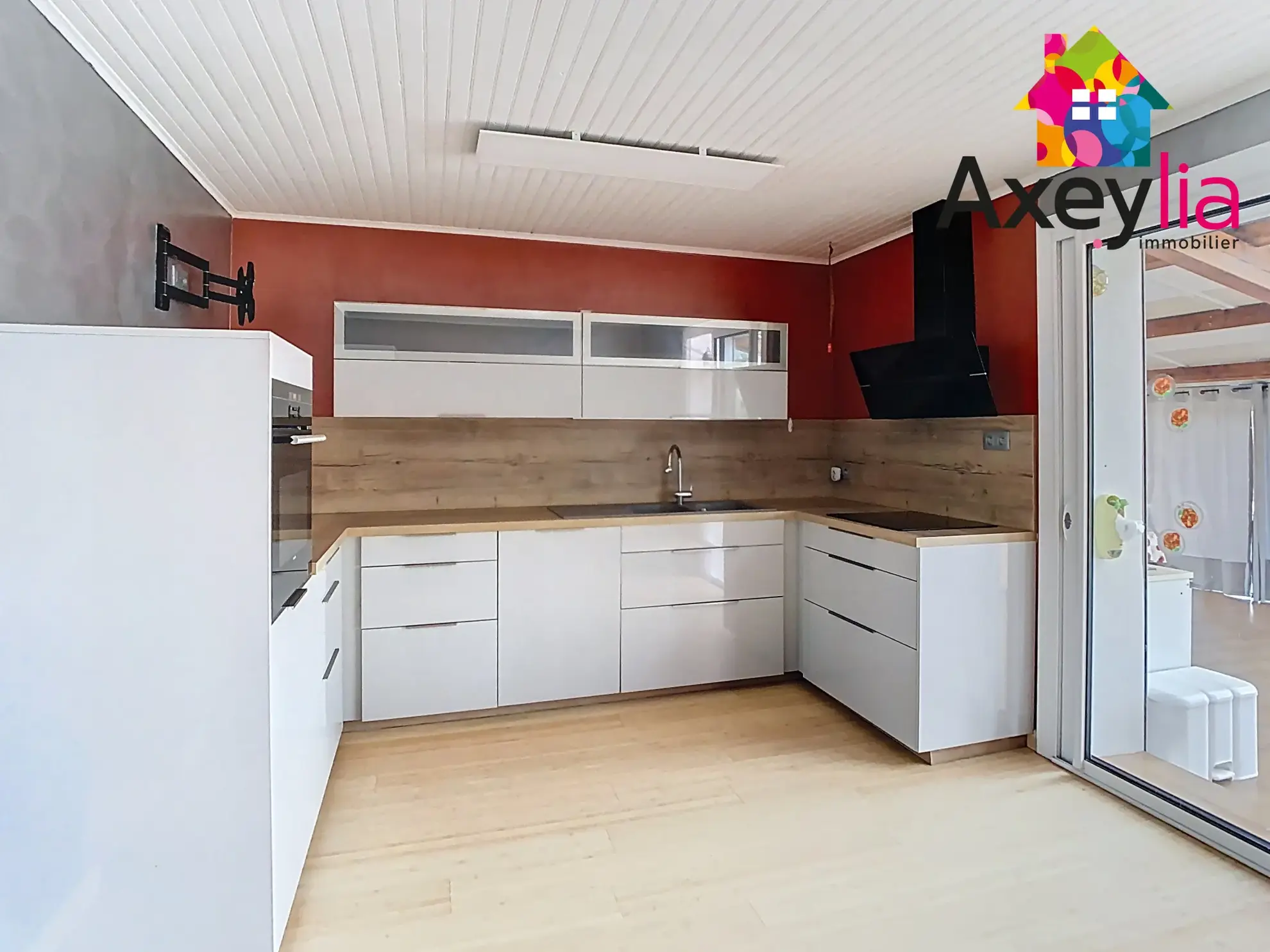 Maison familiale avec atelier spacieux à Saint-Romain-La-Motte