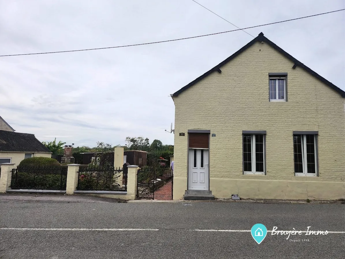 Maison à vendre à Anor avec grand terrain et potentiel d'aménagement