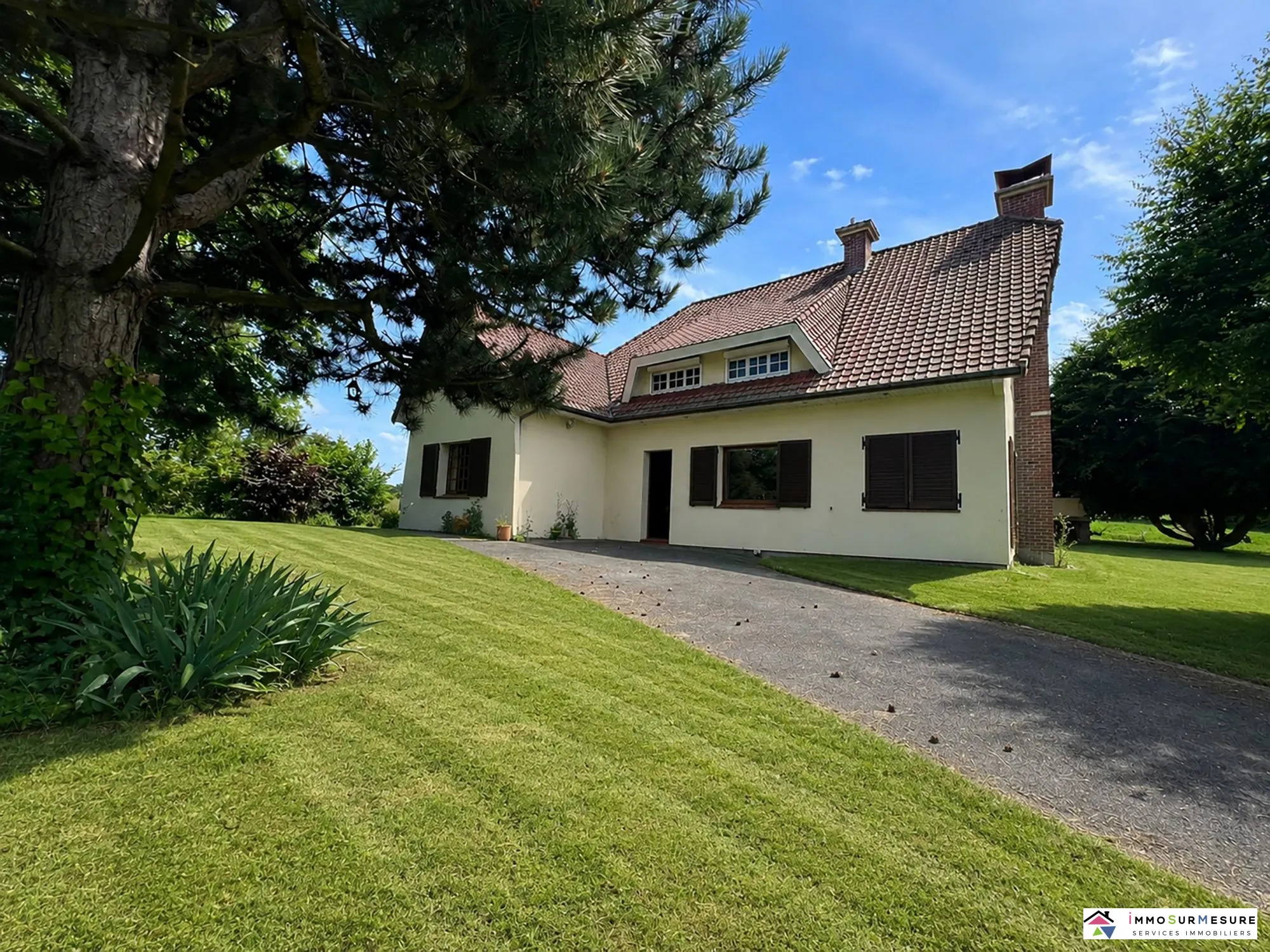 Maison individuelle à rénover avec dépendances à Ligny-Saint-Flochel