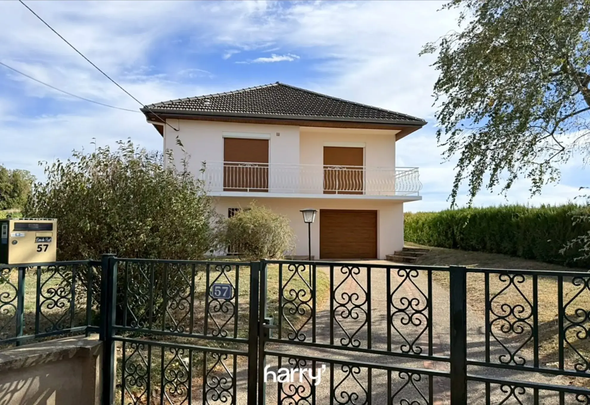 Maison individuelle à rénover avec jardin et grand sous-sol à Gray-la-Ville