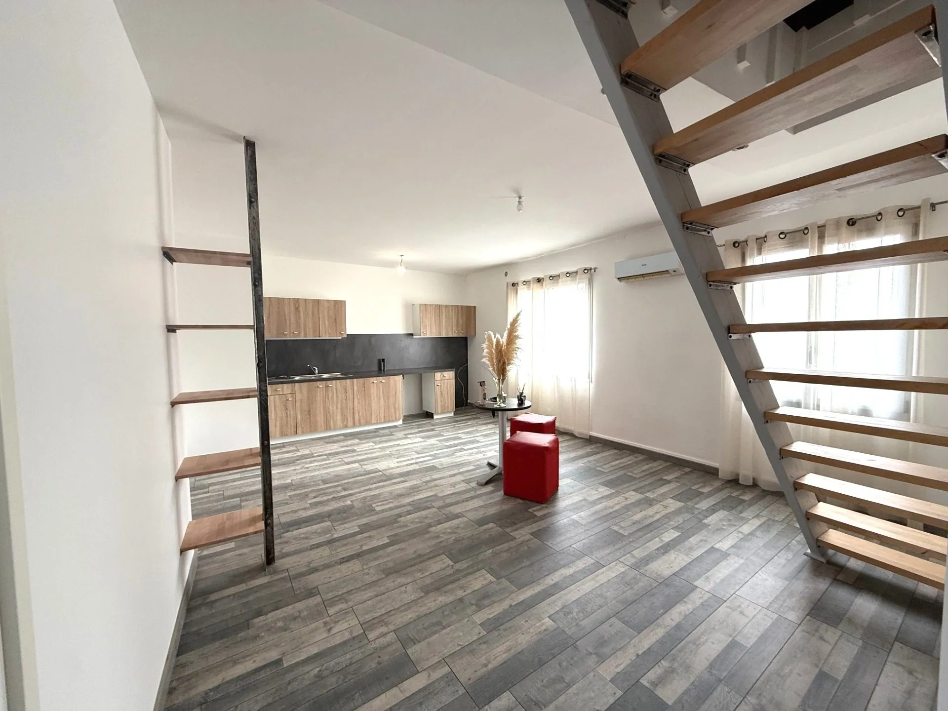 PIECE DE VIE Spacieux duplex de charme avec garage à Romans-sur-Isère proche gare