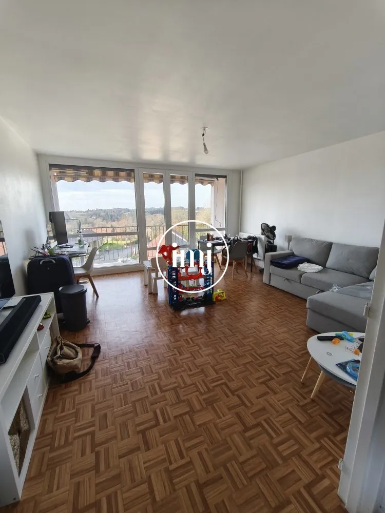 Appartement T3 à vendre à Saint-Yrieix-la-Perche avec balcon et cave