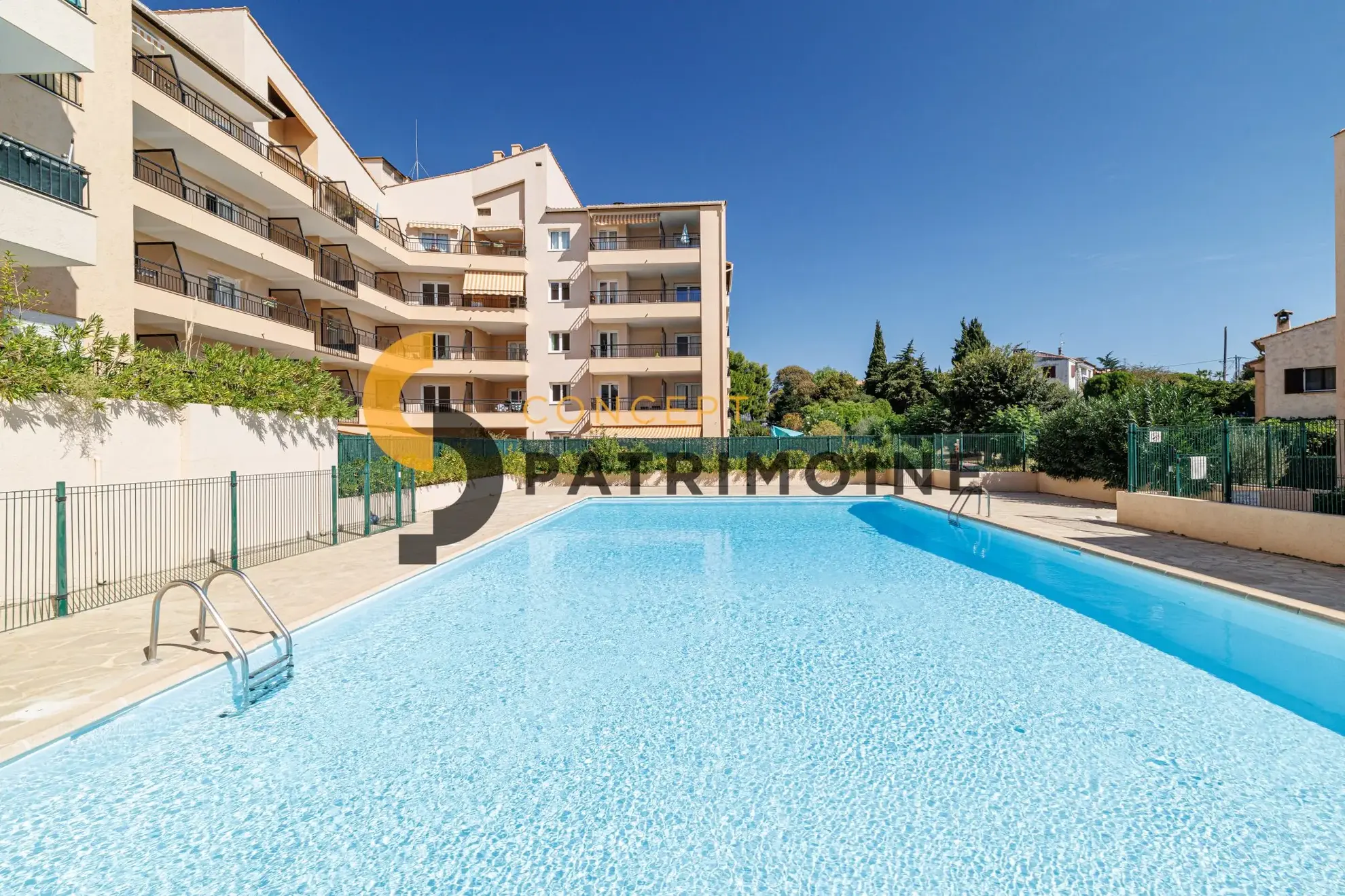 Studio avec terrasse, piscine et parking à Saint-Laurent-du-Var