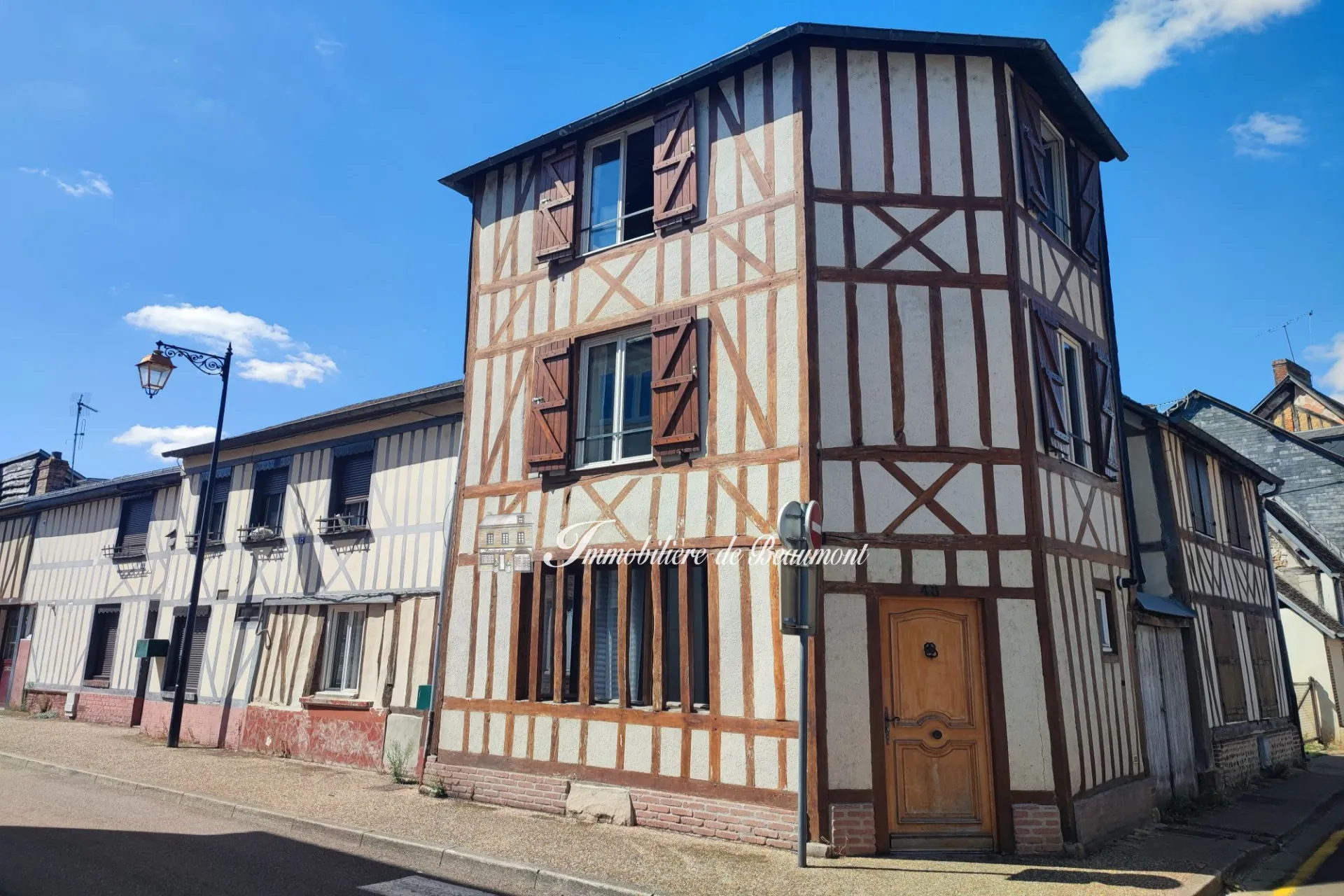 Maison de ville à vendre à Bernay - 65 m², 2 chambres, investissement locatif