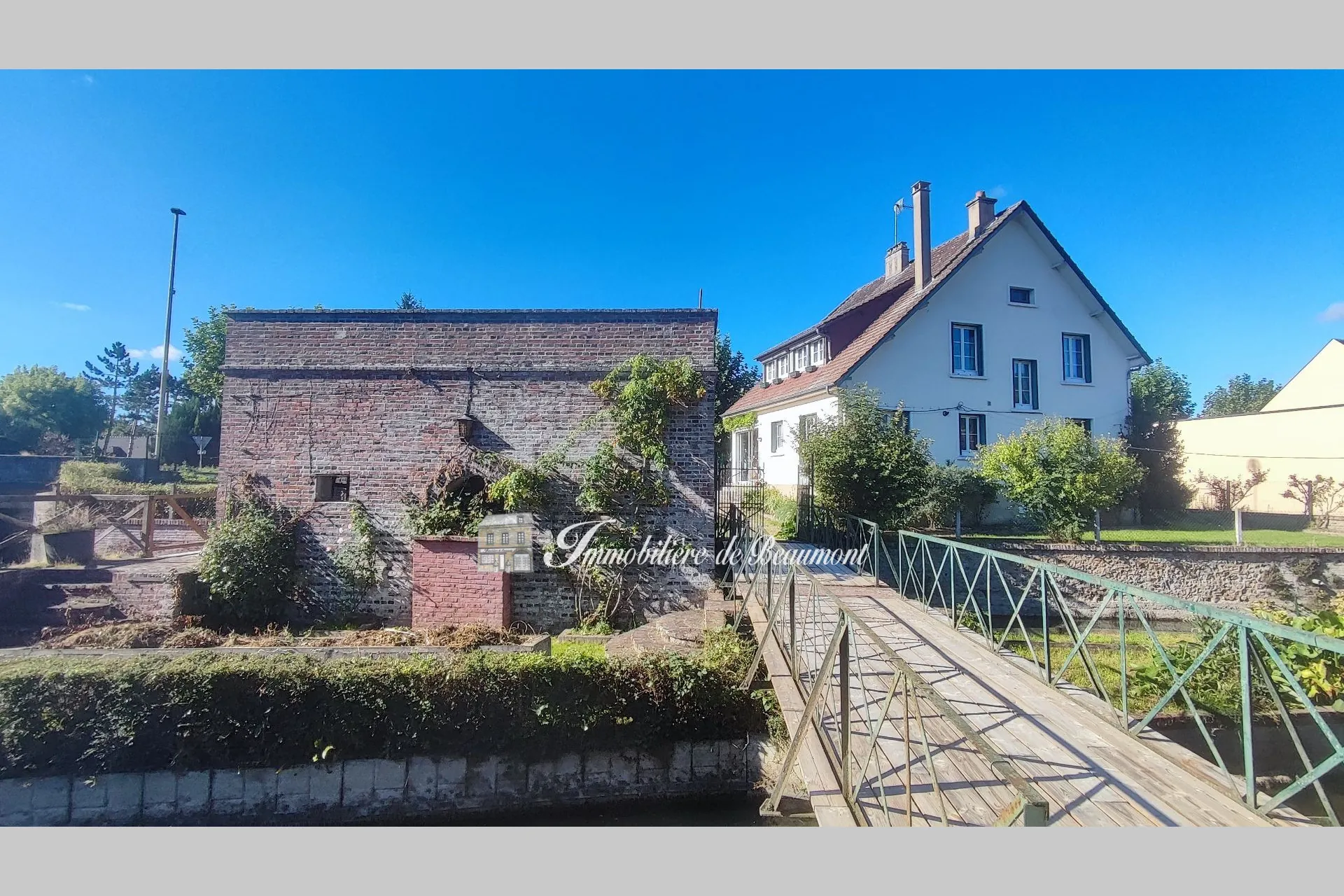 Charmante maison avec moulin et dépendance à Beaumont-le-Roger