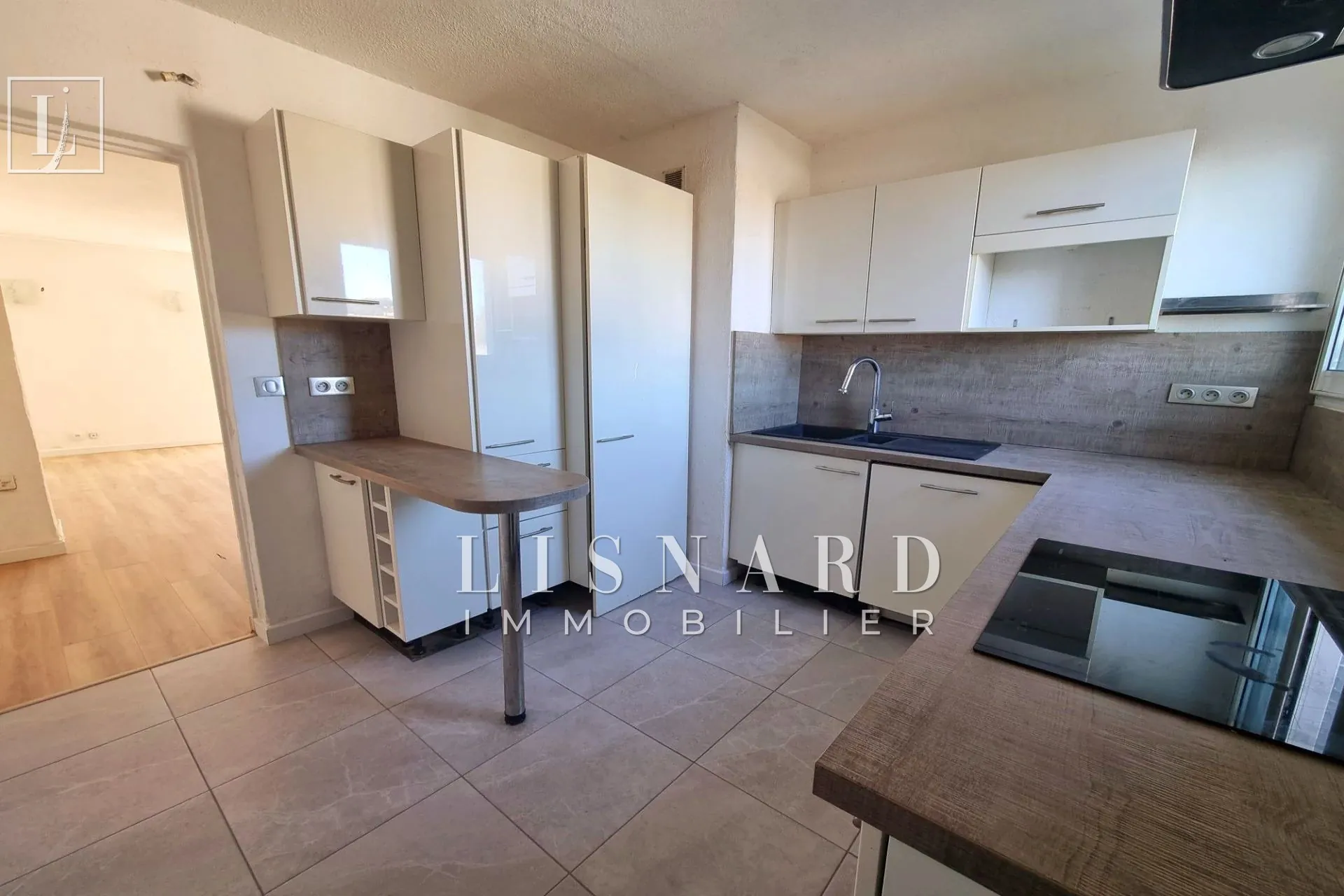 Vente appartement 3 pièces lumineux avec cave et stationnement à Vallauris