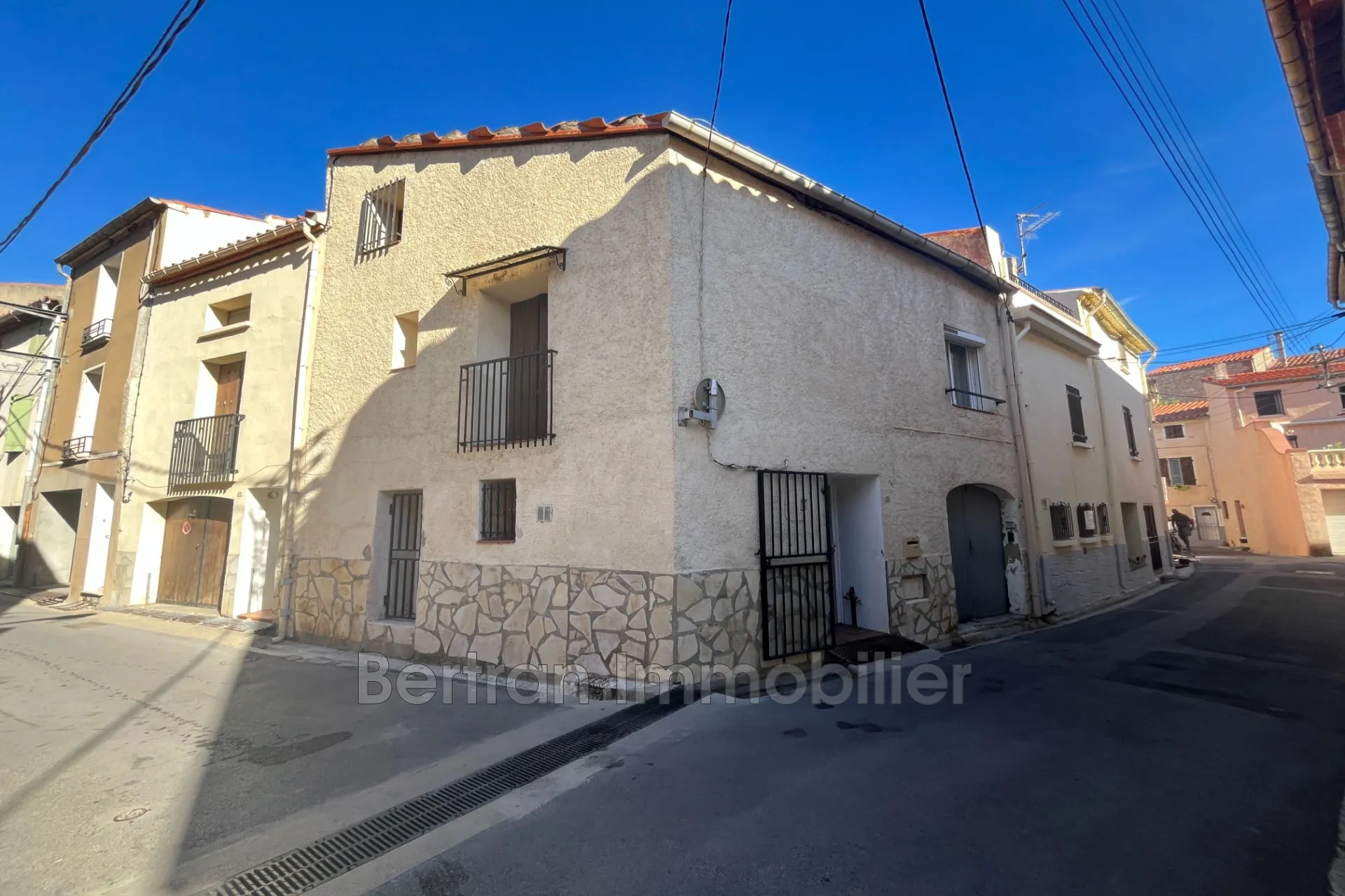Maison de village à Estagel de 61 m² avec travaux récents - Investissement ou résidence