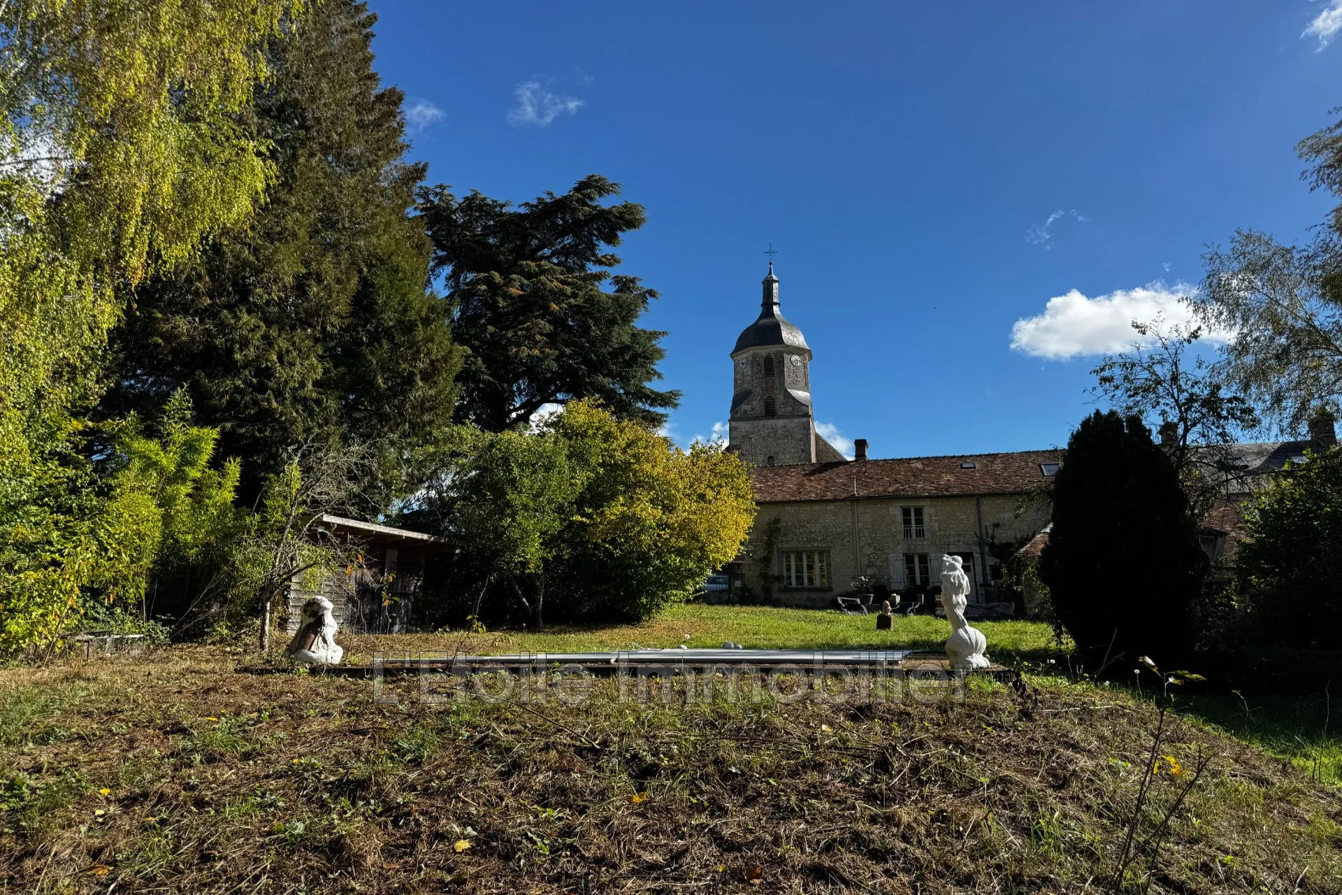 Belle maison en pierre avec piscine à vendre à La Mesnière dans l'Orégon