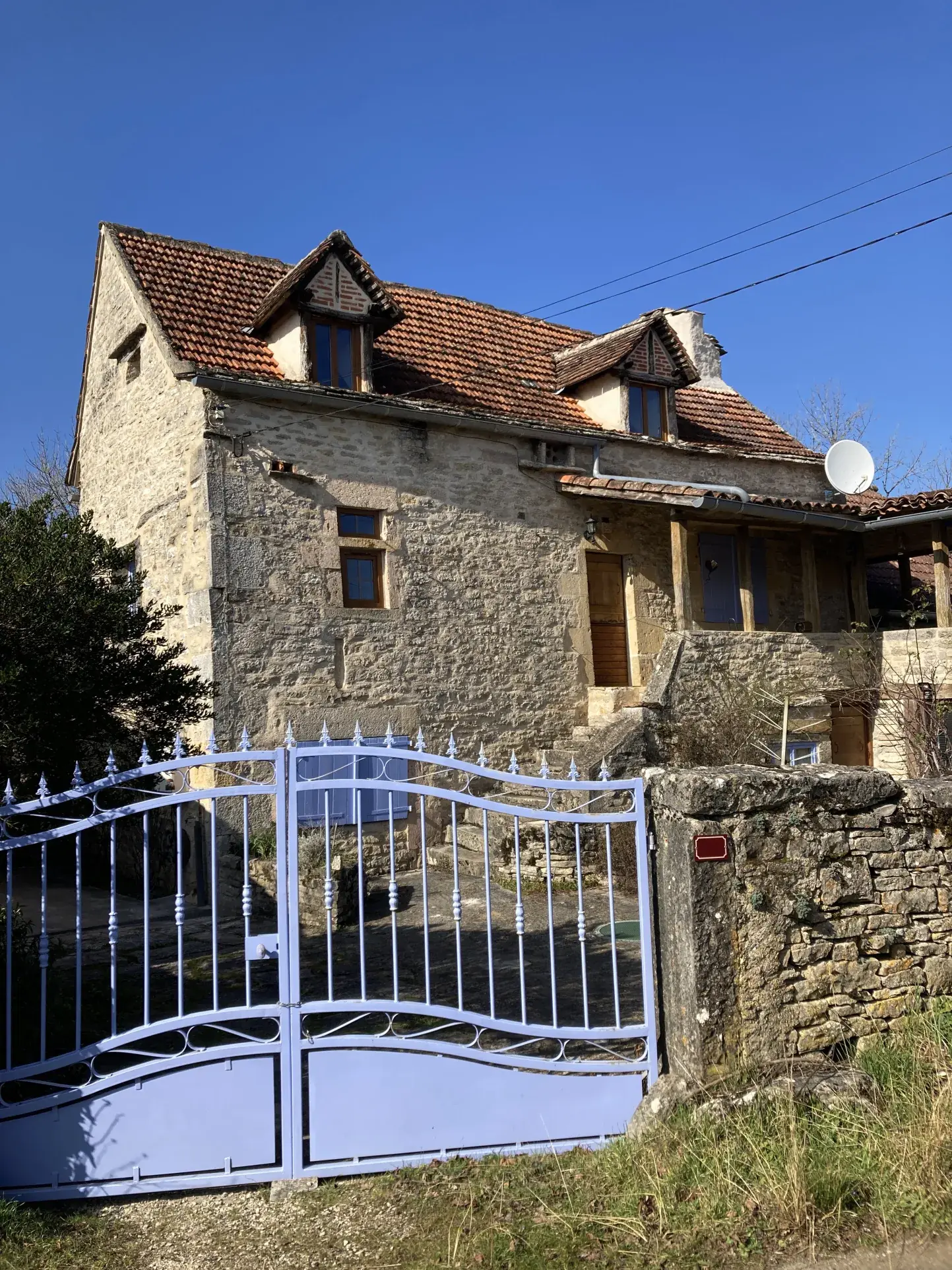 Maison en pierre authentique de 112 m² à Saint-Projet avec jardin