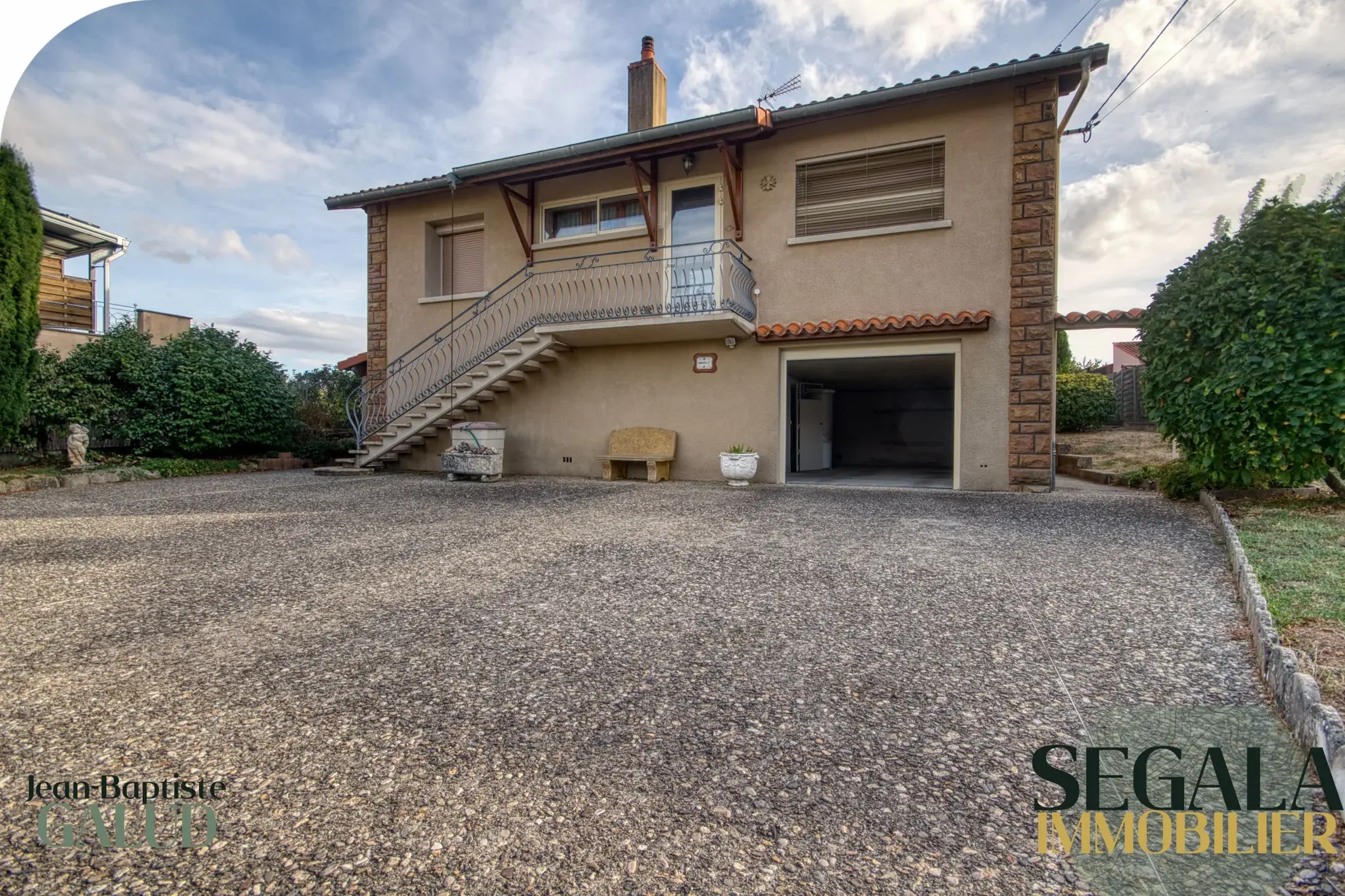 Maison à vendre à Carmaux de 117 m² avec grand jardin, 3 chambres et deux garages