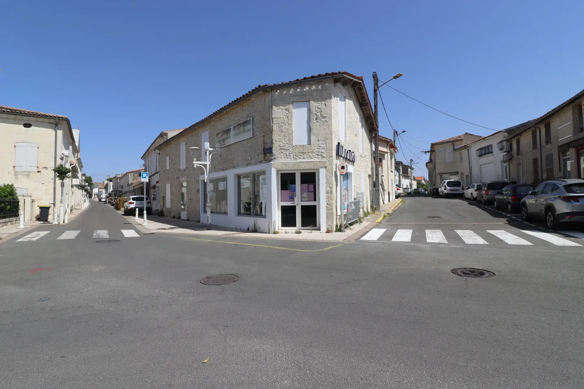 Mur commercial avec appartement à Meschers-sur-Gironde en Charente-Maritime