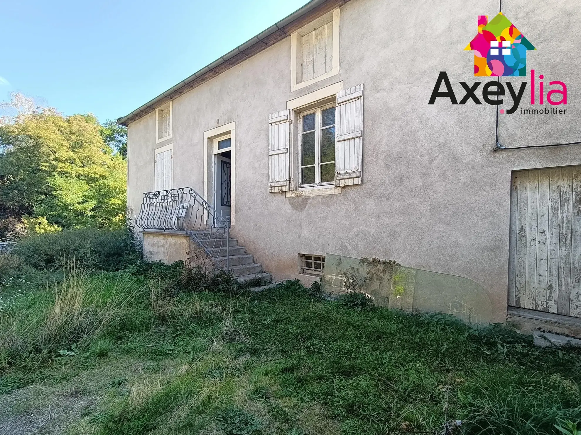 Maison ancienne à rénover sur grand terrain à La Motte Saint Jean