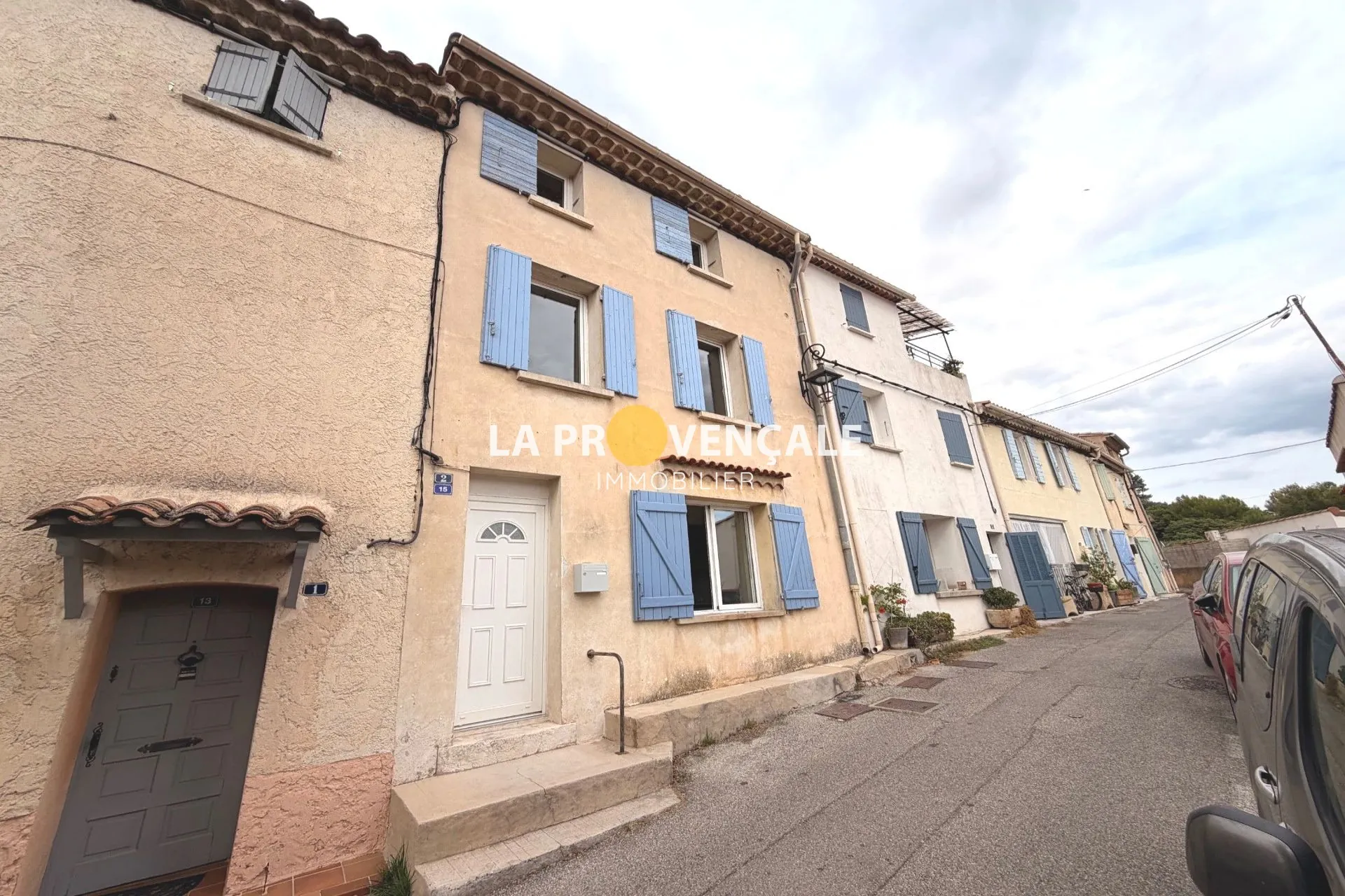 Maison à Peypin de 73 m² avec vue dégagée et potentiel de rénovation