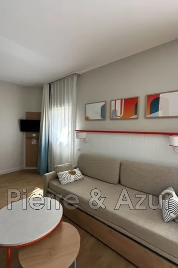 Studio meublé à vendre à Biarritz avec parking et rentabilité de 5 %