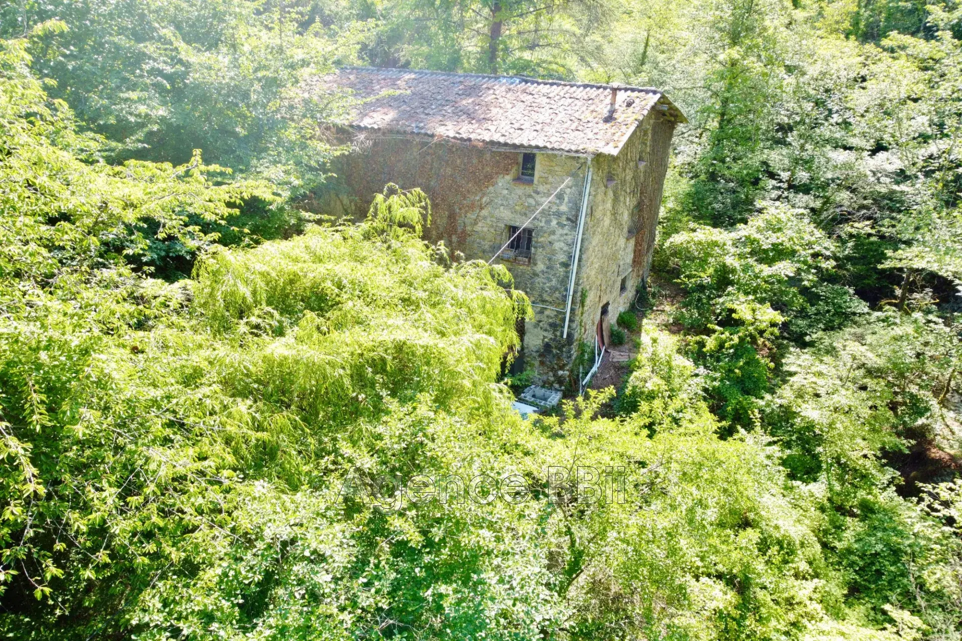 Charmante maison ancienne avec moulin à rénover à Duranus – cadre naturel exceptionnel