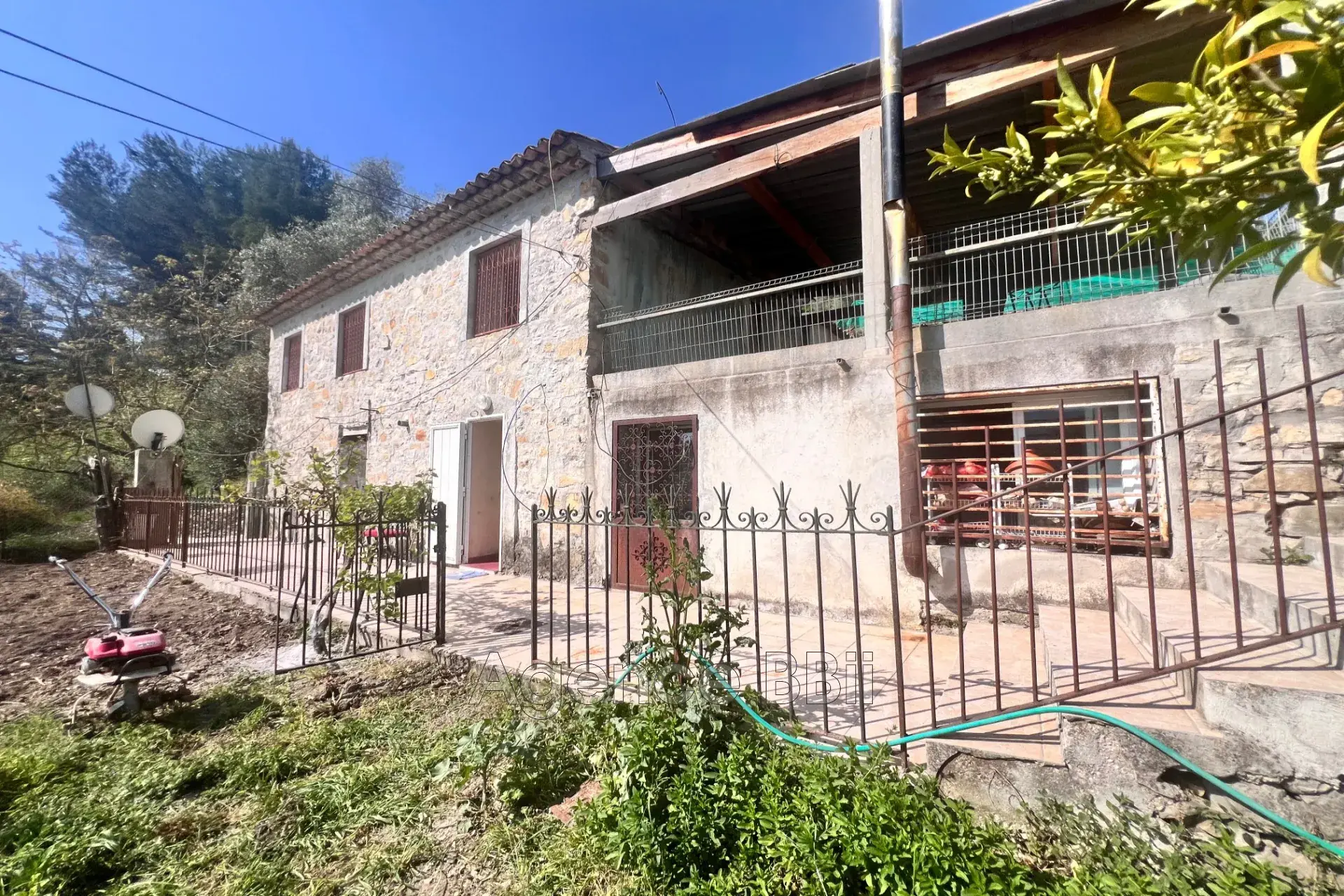 Vente maison individuelle en pierres à Cantaron de 105 m² avec jardin et terrasse