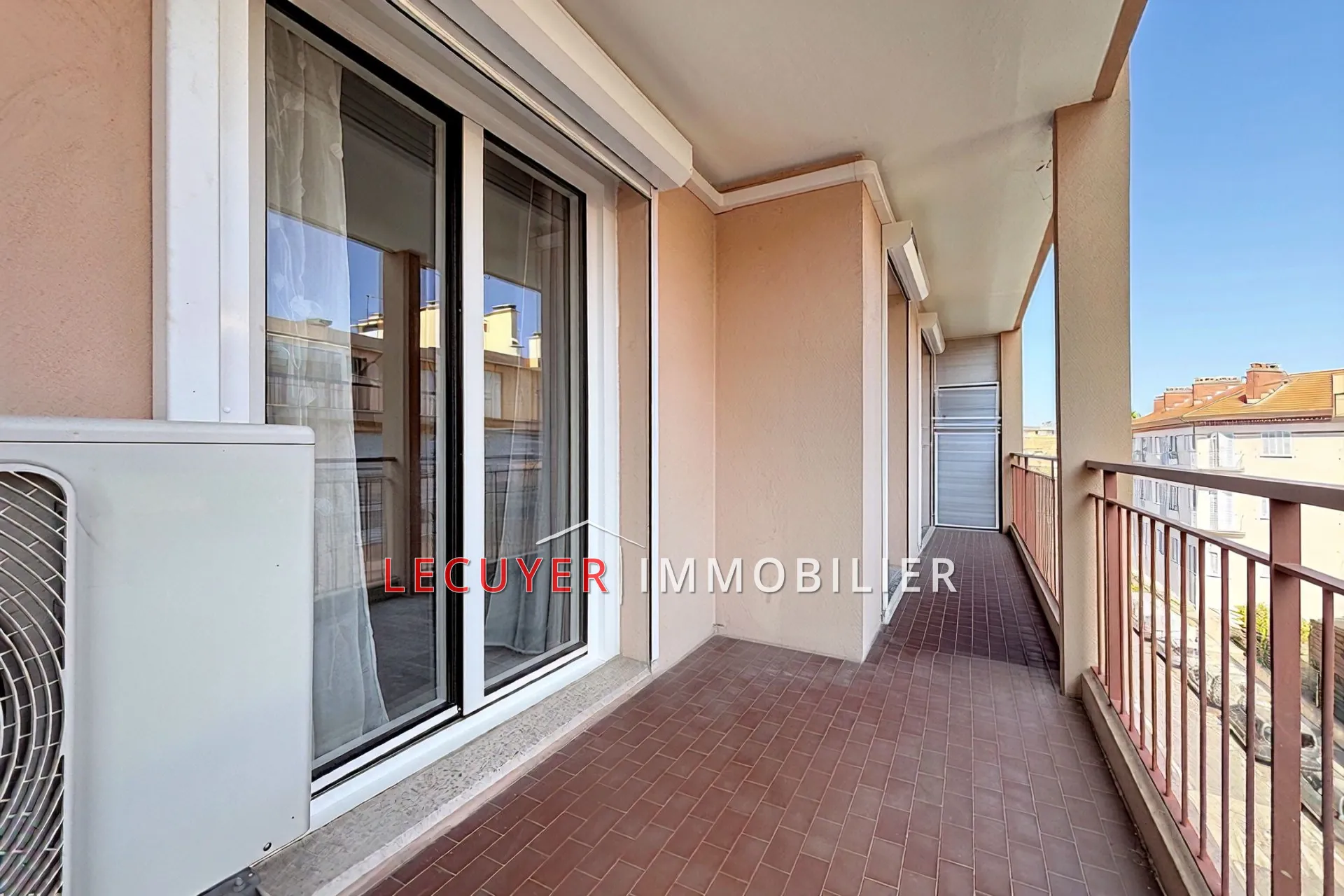 Appartement 2 pièces avec terrasse, parking et cave à Golfe Juan
