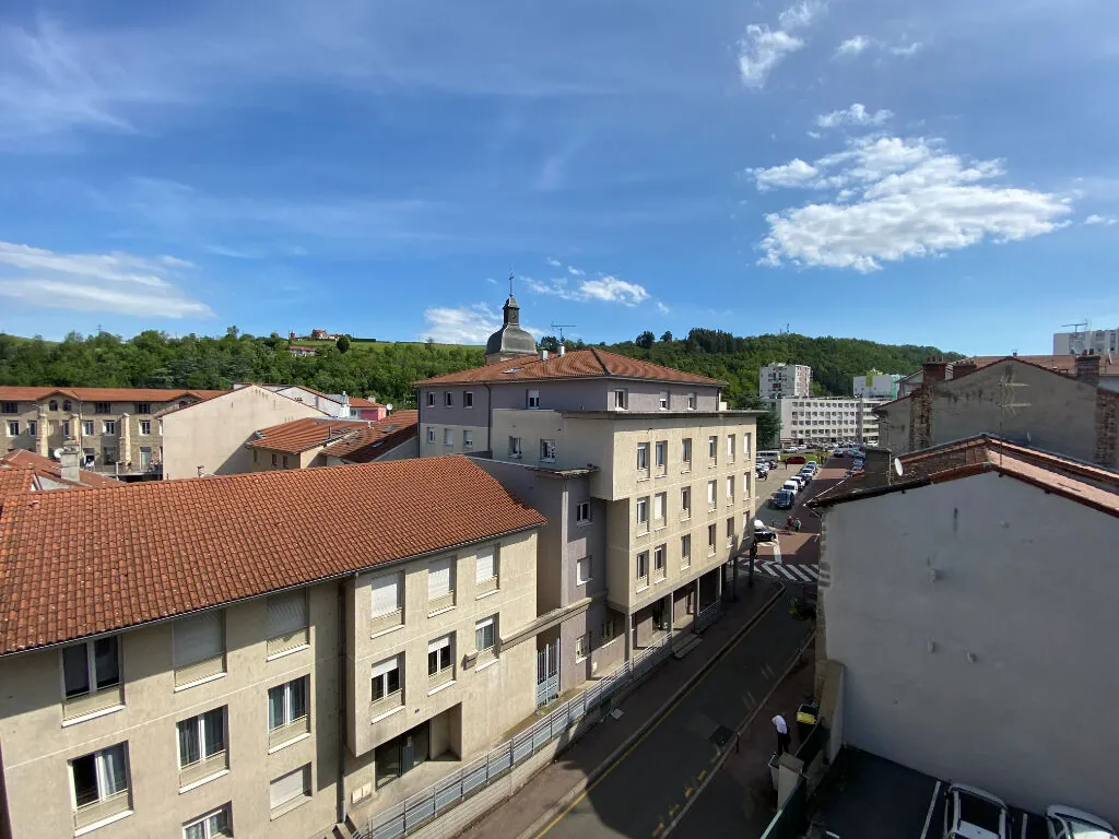 Appartement T3 avec grand balcon et cave à Le Chambon Feugerolles