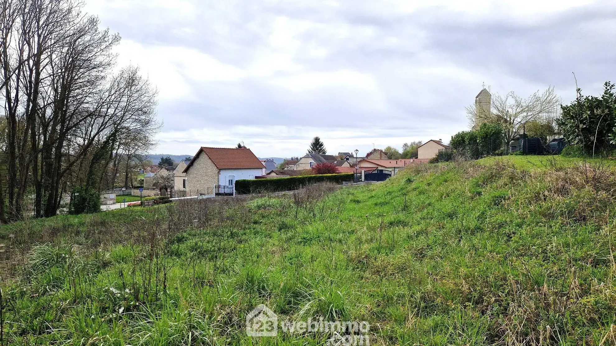 Terrain constructible de 2026 m² à Chamouille - Libre de constructeur