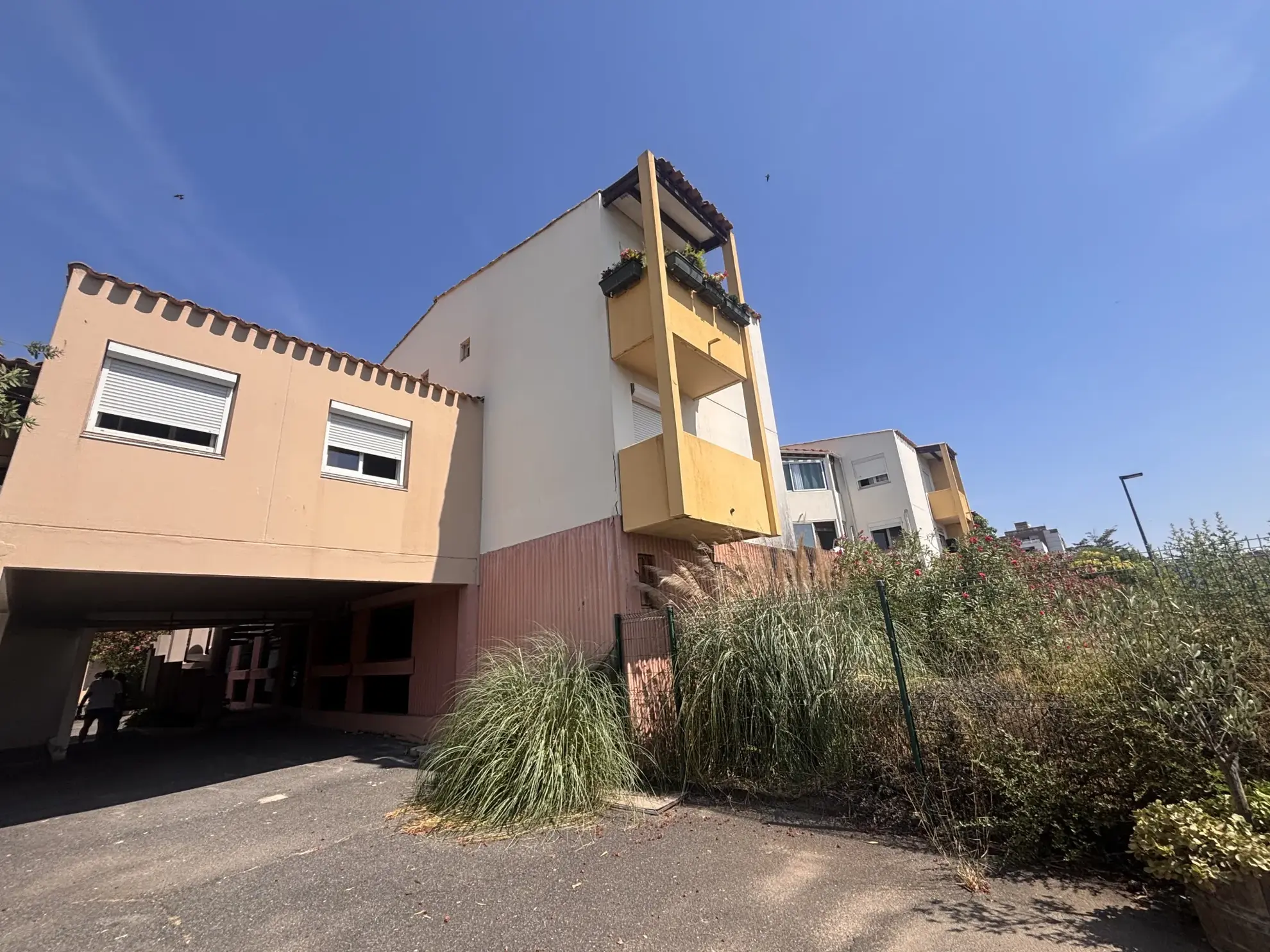 Appartement T4 à Sète avec garage, balcon et potentiel de rénovation