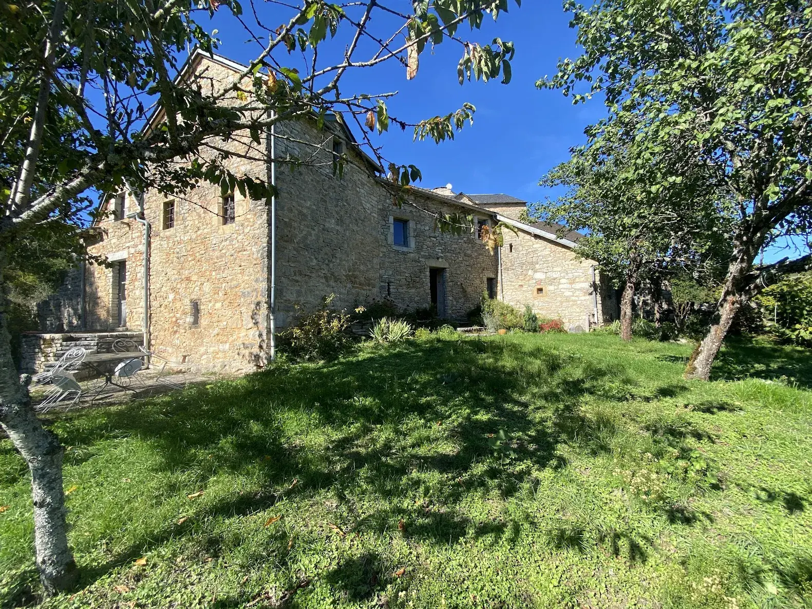 Maison en pierre rénovée à Vimenet - Charmante propriété au cœur du Causse de Sévérac