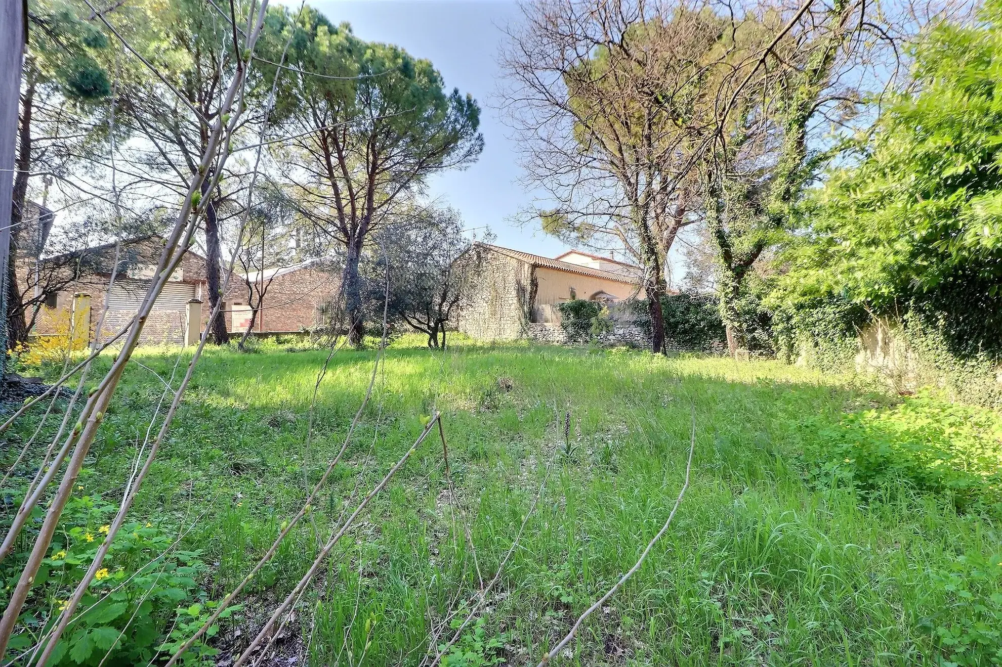 Terrain constructible de 441 m² à Quissac, proche du centre-ville